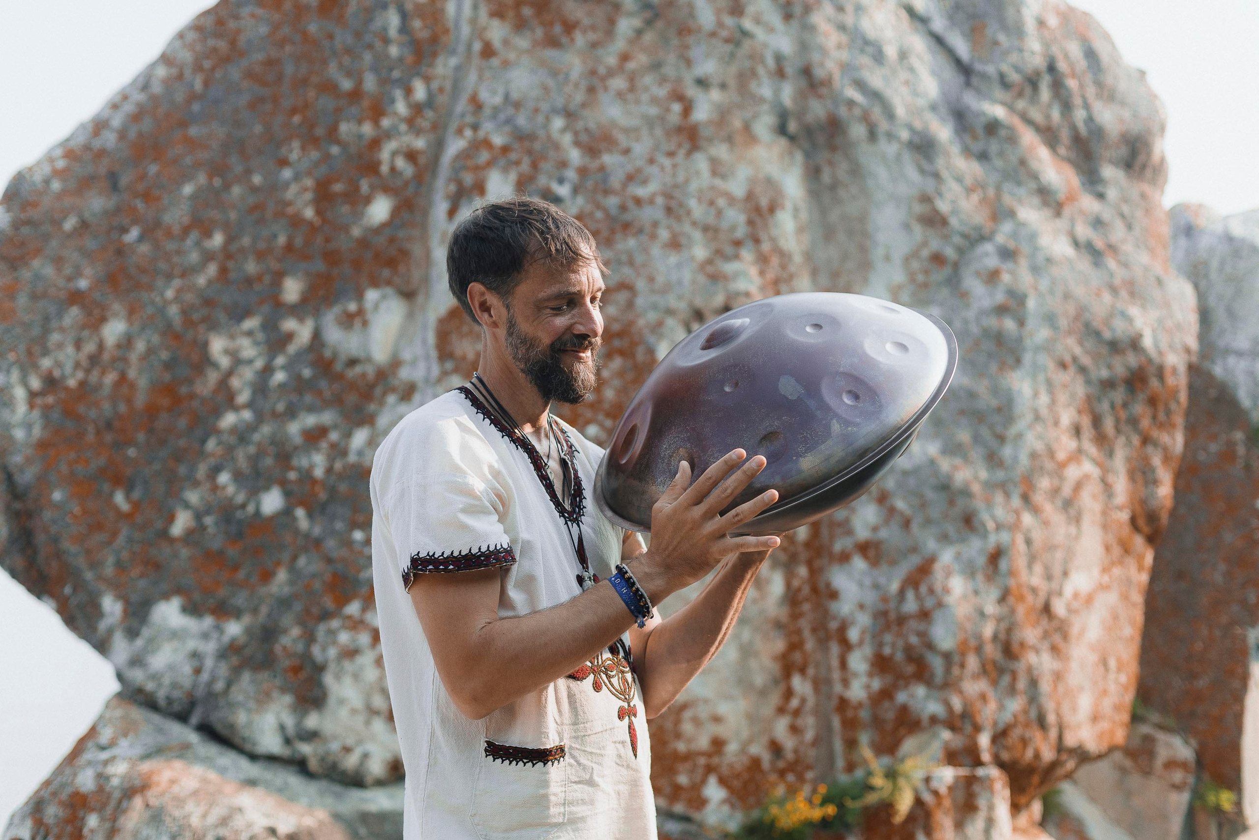 Контентная съемка для саундхиллера, Хужир. Фотограф Ольхон/ Индия, Регина