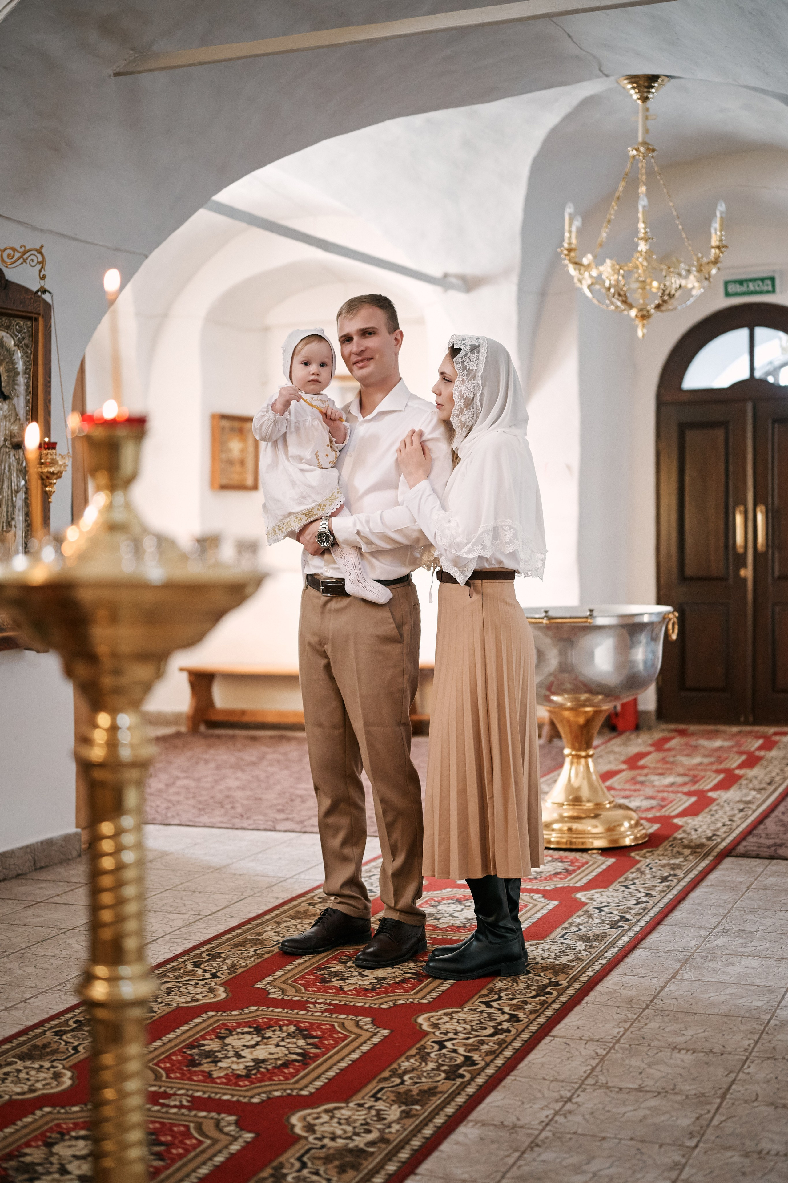 Крещение в храме Преполовения Пятидесятницы во Пскове. Свадебный фотограф Надежда Максимова
