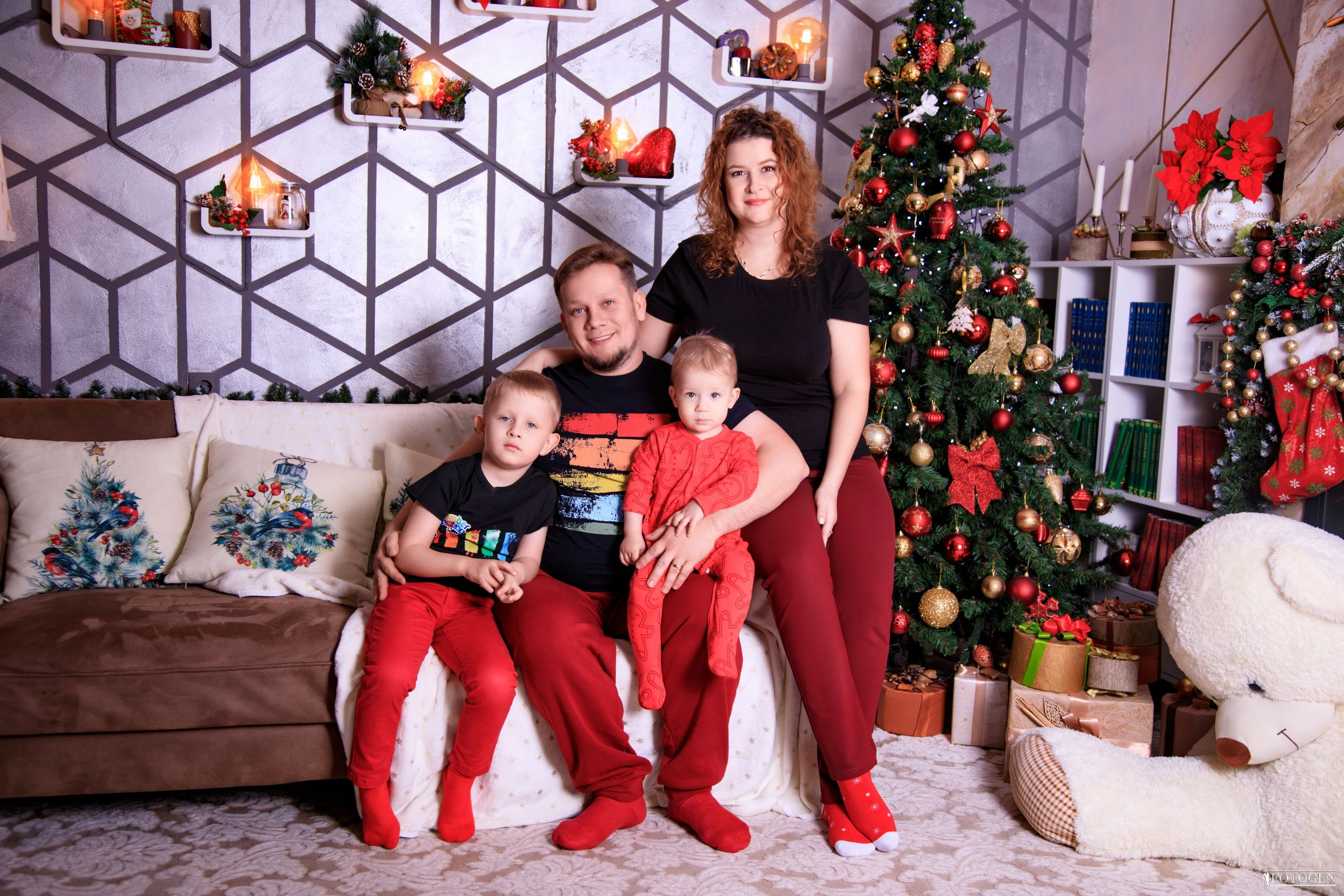 Портфолио больших семей: Единство и радость в новогодних интерьерах. Интерьерная фотостудия FOTOGEN г. Краснодар