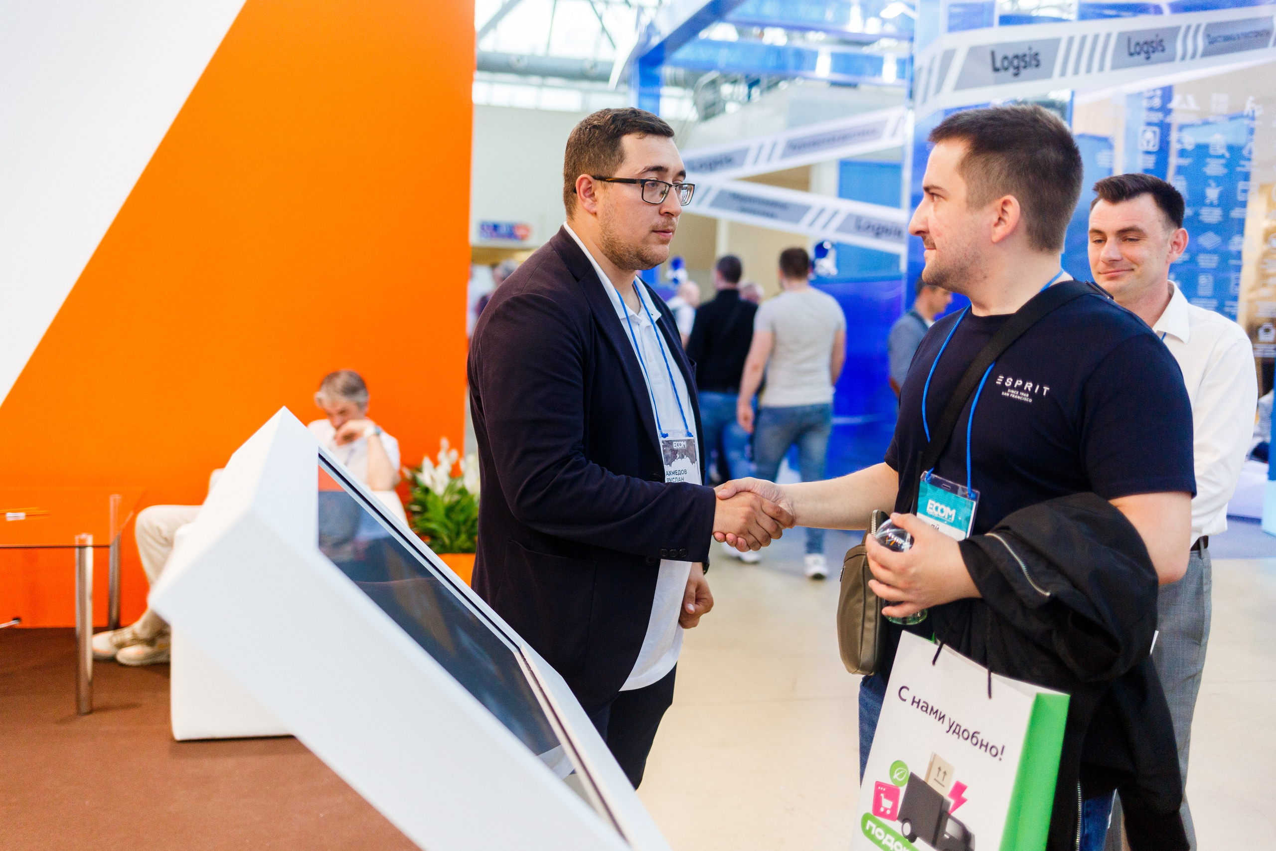 Обзор работы стенда Курьер-сервис. Репортажный фотограф Борис Геер