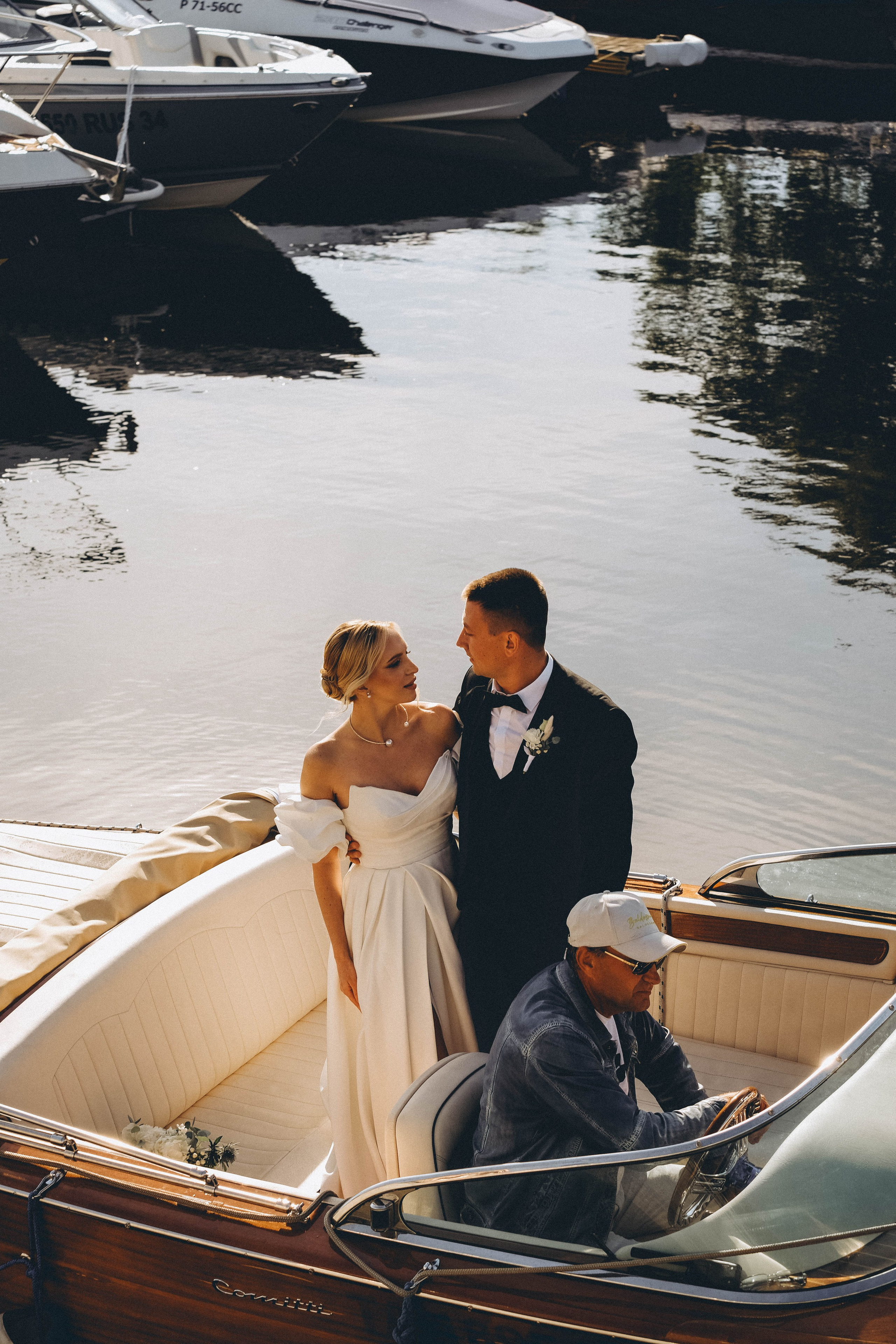 СВАДЕБГНАЯ ПРОГУЛКА ПО КАНАЛ САНКТ-ПЕТЕРБУРГА НА КАТЕРЕ. Профессиональный фотограф, Санкт-Петербург — Виктория Богомолова