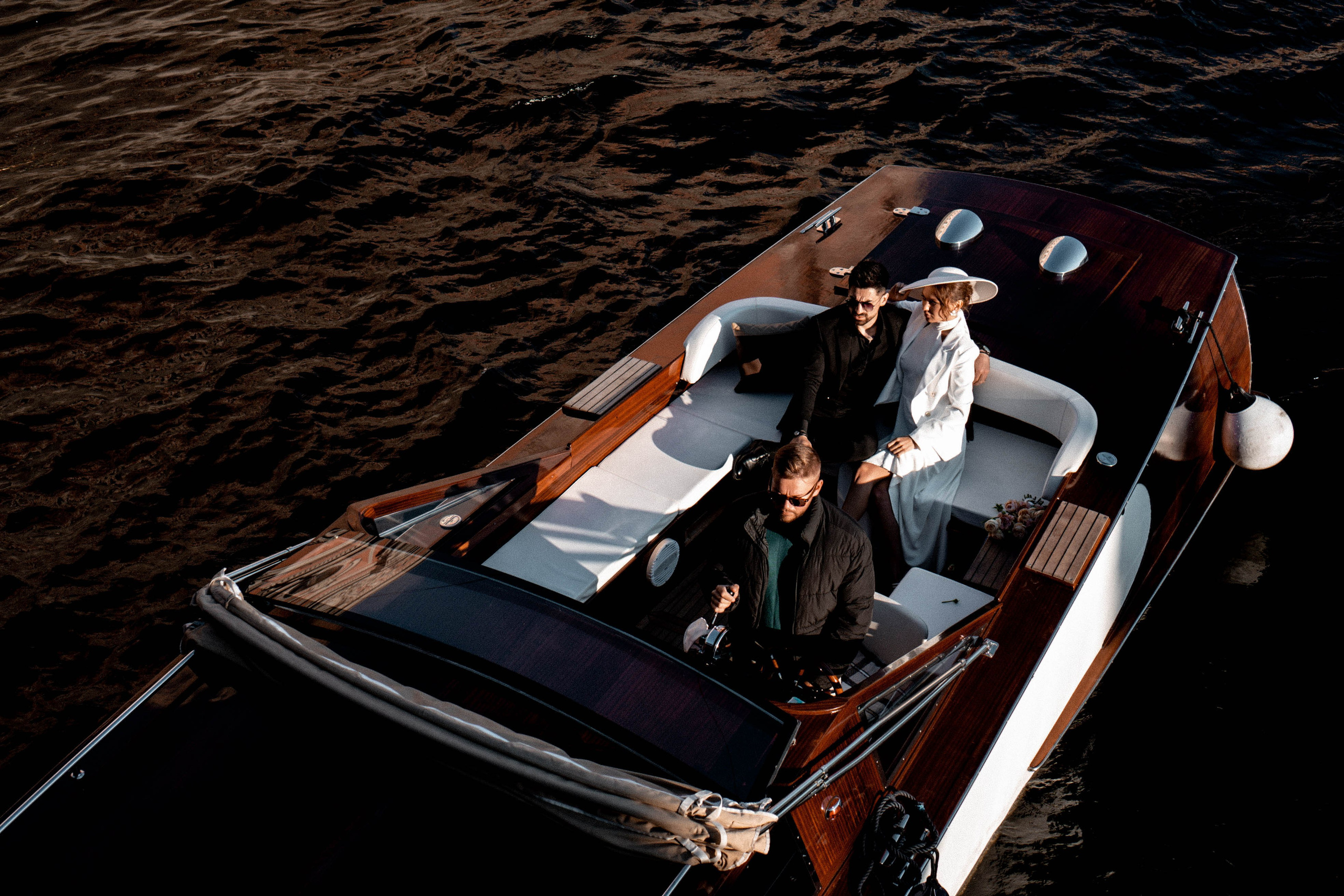 СВАДЕНБНАЯ СЬЕМКА НА КАТЕРЕ ПО КАНАЛАМ САНКТ-ПЕТЕРБУРГА И В АКВАТОРИИ НЕВЫ. Профессиональный фотограф, Санкт-Петербург — Виктория Богомолова