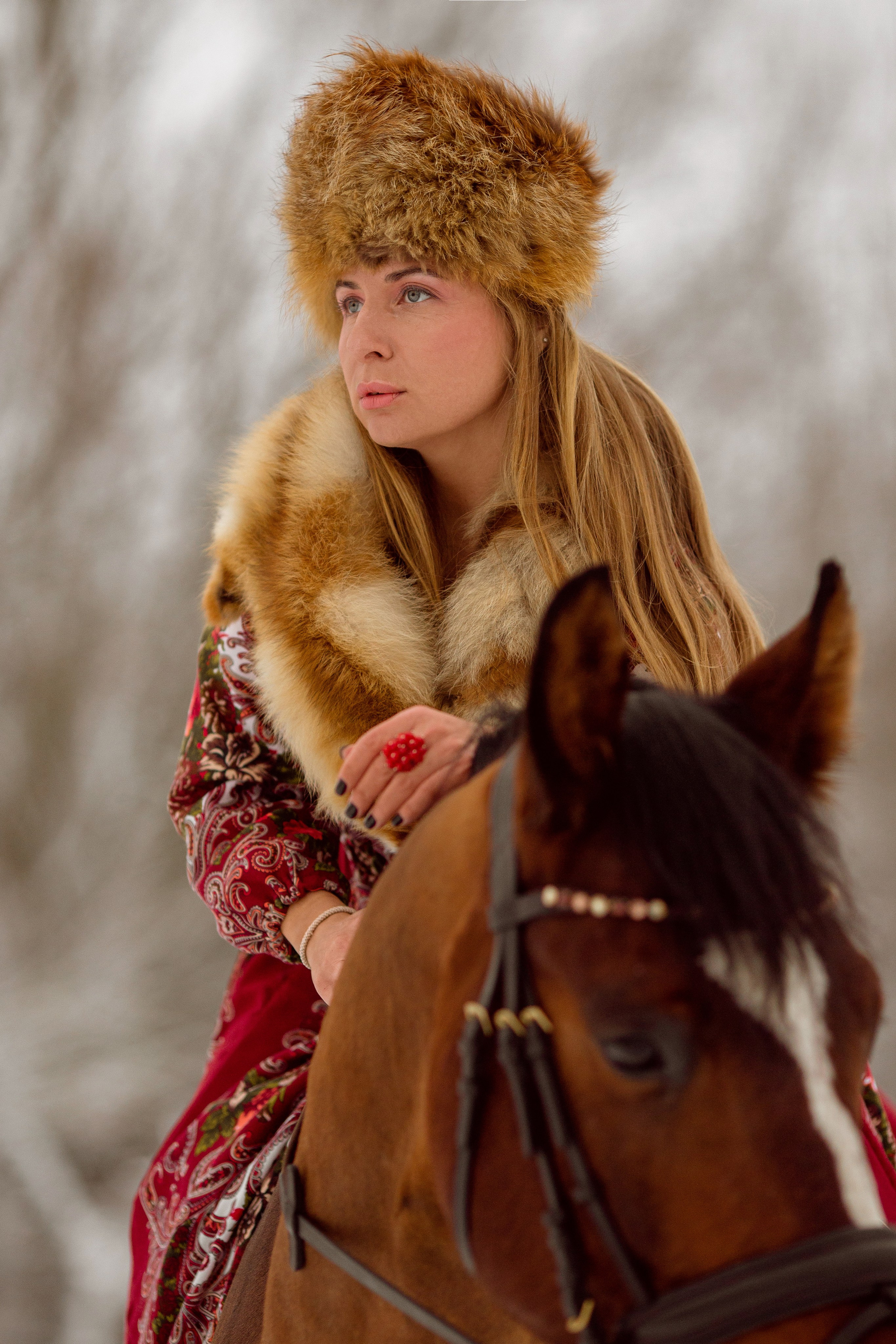 Фотосессия с лошадью в русском стиле