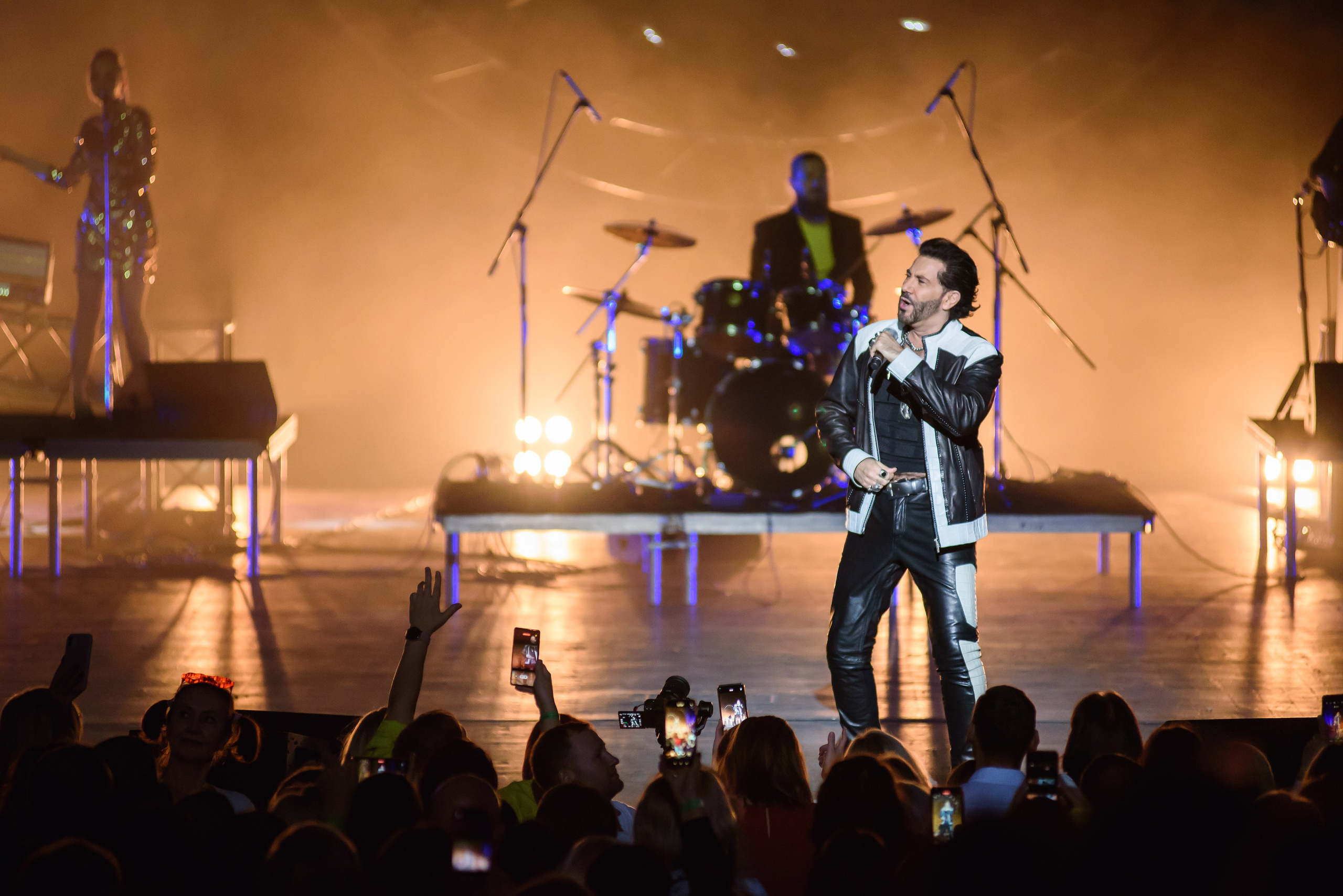 Дискотека 80-90-2000х — «Имена на все времена», Крокус Сити Холл. Бренд-фотограф для экспертов и блогеров в Москве Влада Горбовская