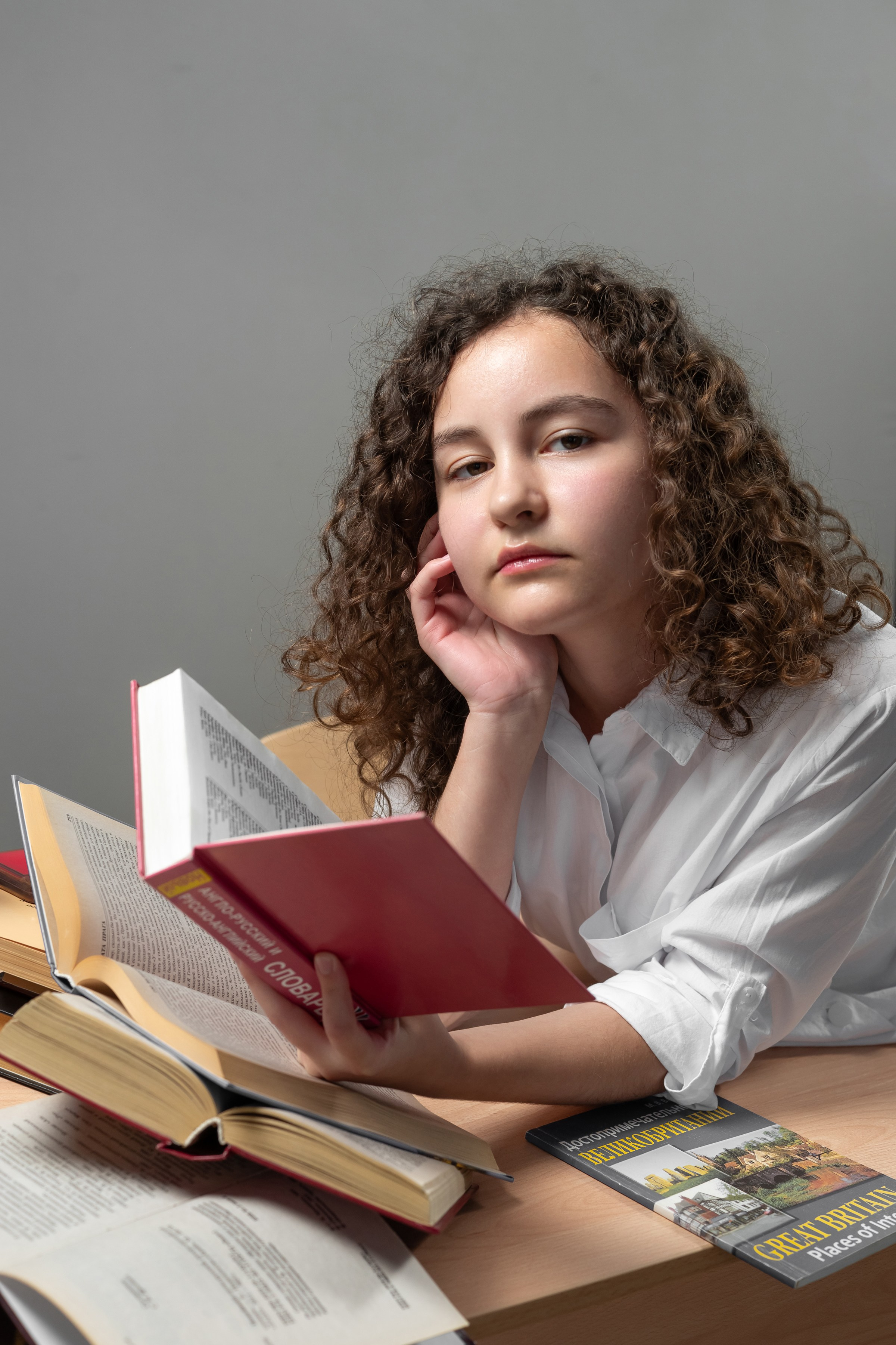 Портреты на сером  фоне. Ольга Плаксина фотограф в Саратове