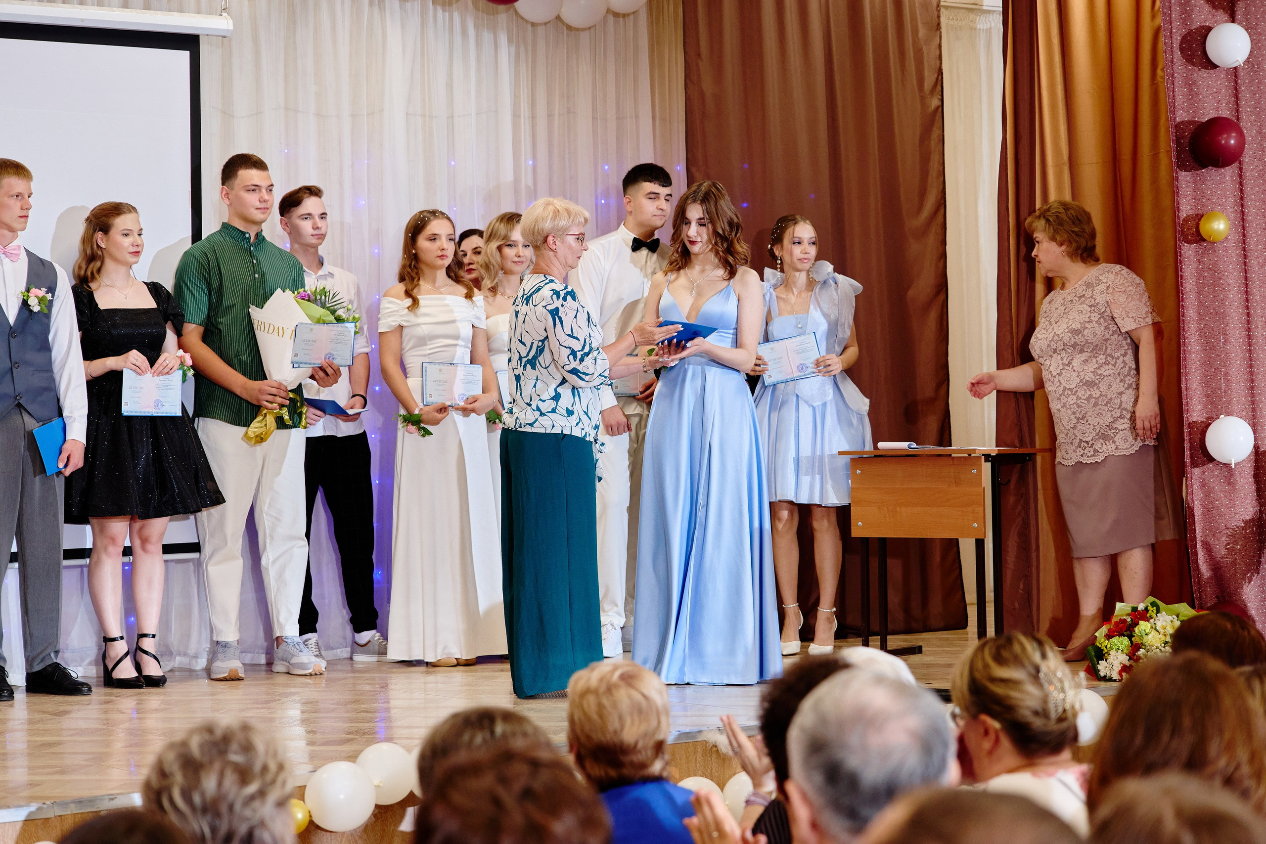 Выпускной 35 Сош. Фотограф Выпускные альбомы Таганрог Сергей Коробченко