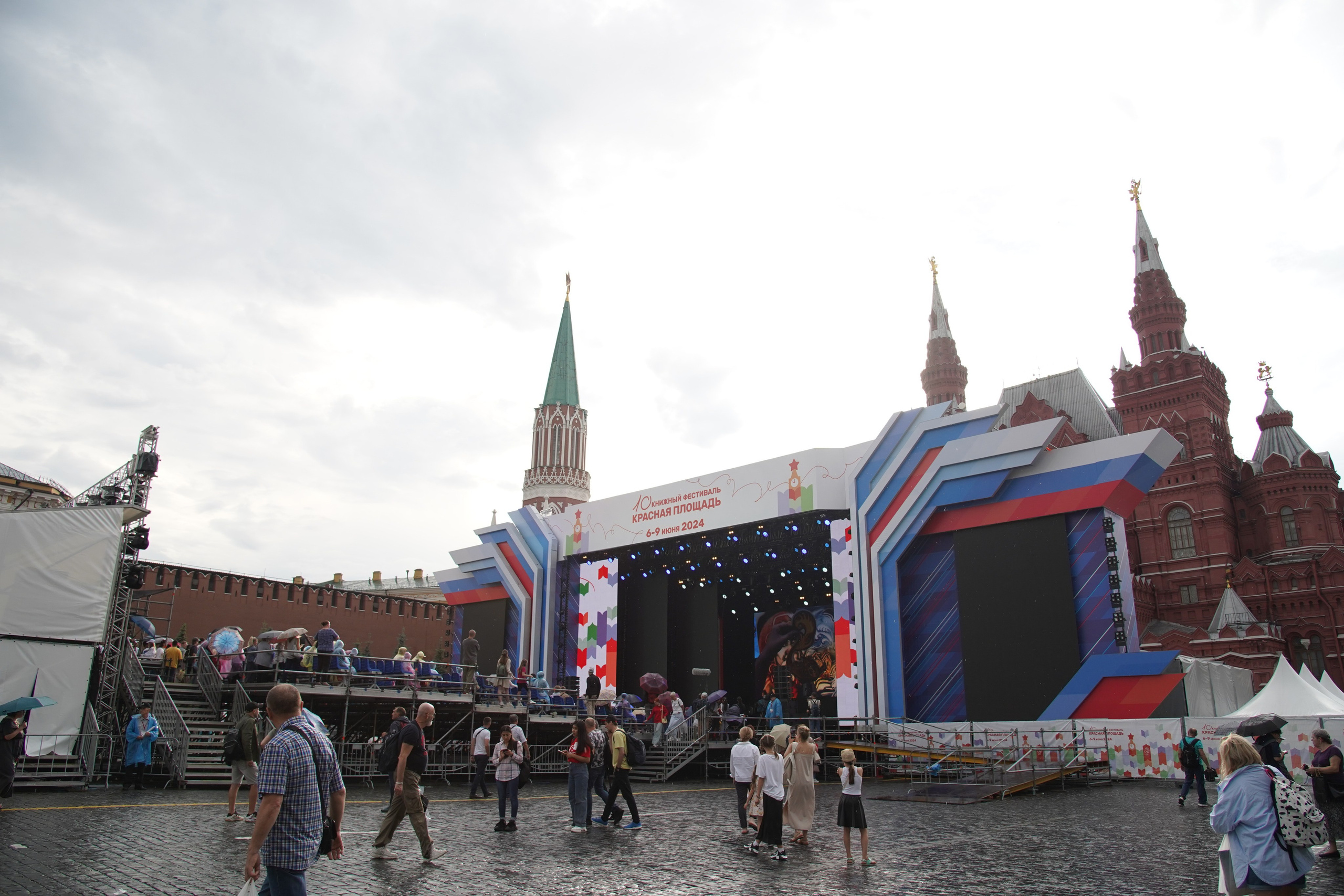 Книжный фестиваль на Красной Площади. Фотограф в Москве — Георгий Чернышов