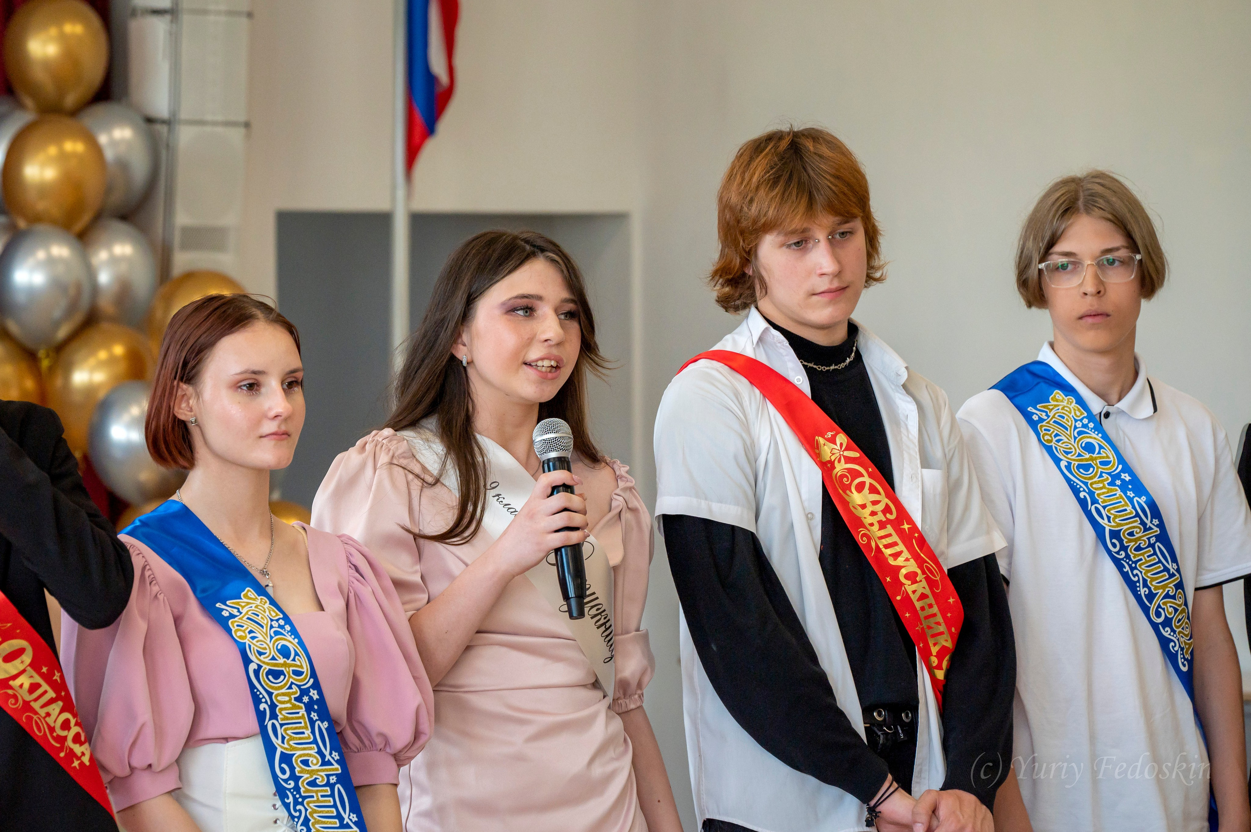 Репортаж о выпускном 9 классов в школе № 7 города Королёва, 26.06.24г. Профессиональный фотограф интерьеров в Москве Юрий Федоскин