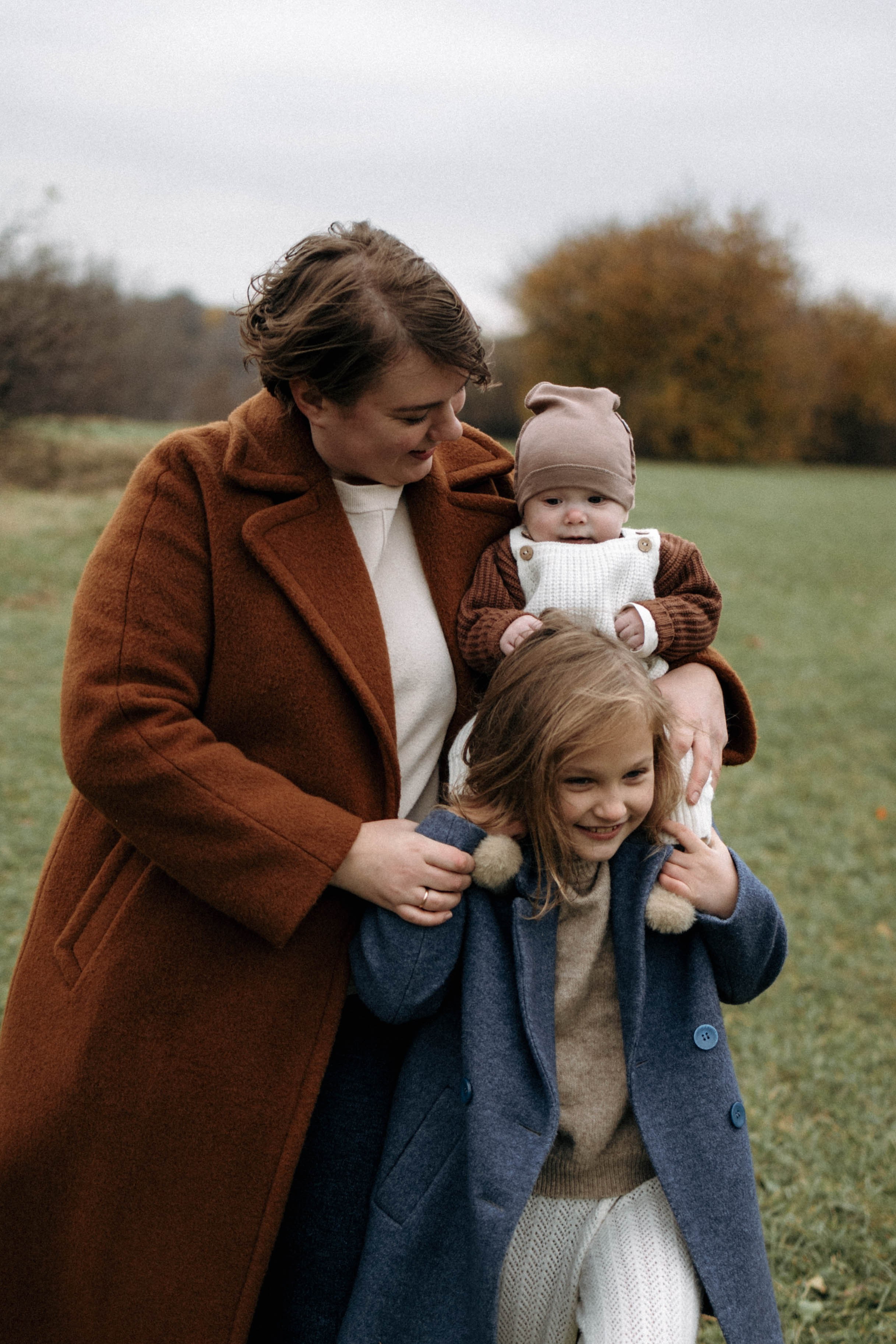 Прогулка мамы с детьми в Коломенском. Семейный и детский фотограф в Москве Маргарита Сереброва