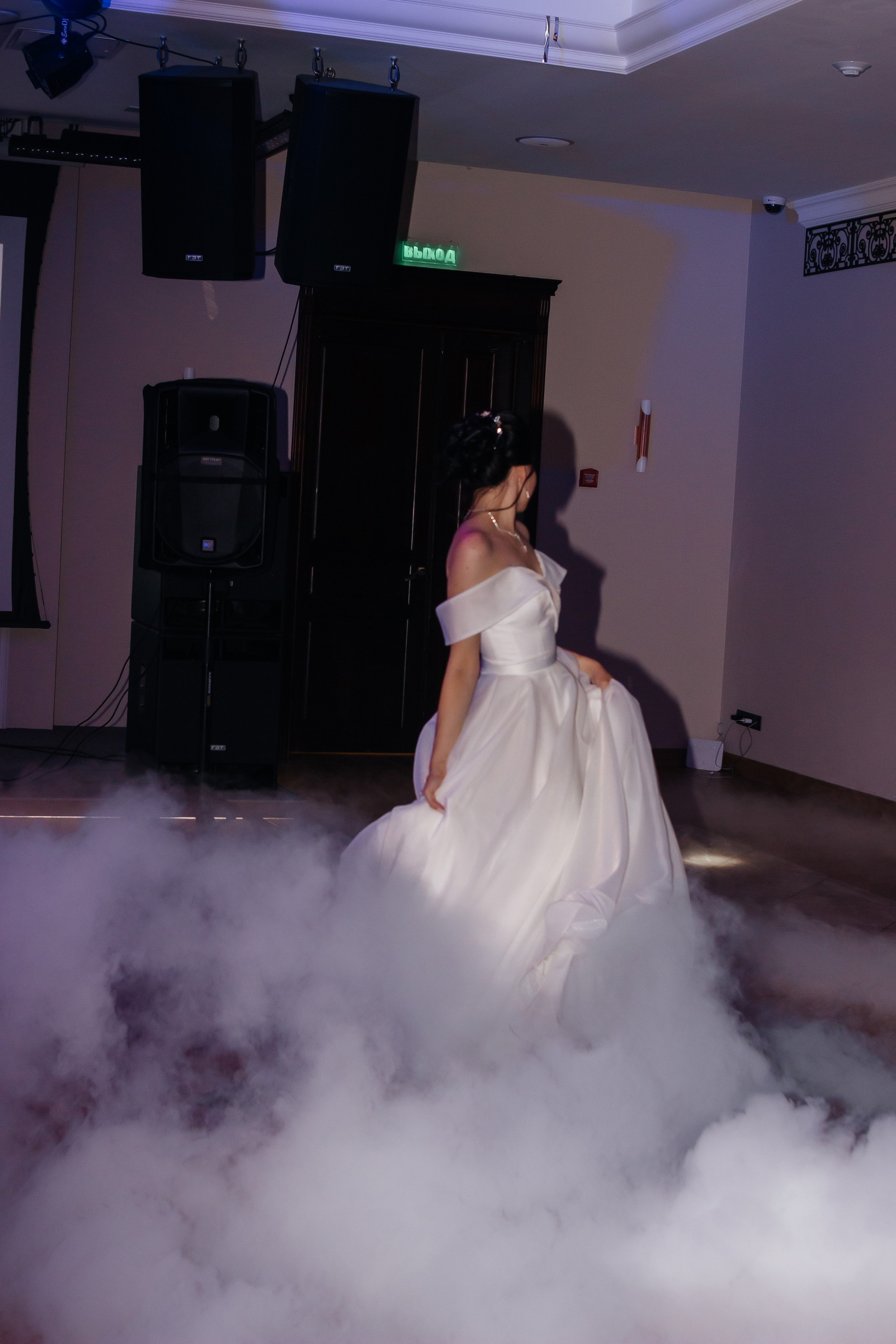 Свадебная съемка Лены и Никиты на Стрелке и в Ресторане Парус на Гребном канале. Свадебный фотограф и фотограф Love-Store в Нижнем Новгороде Анастасия