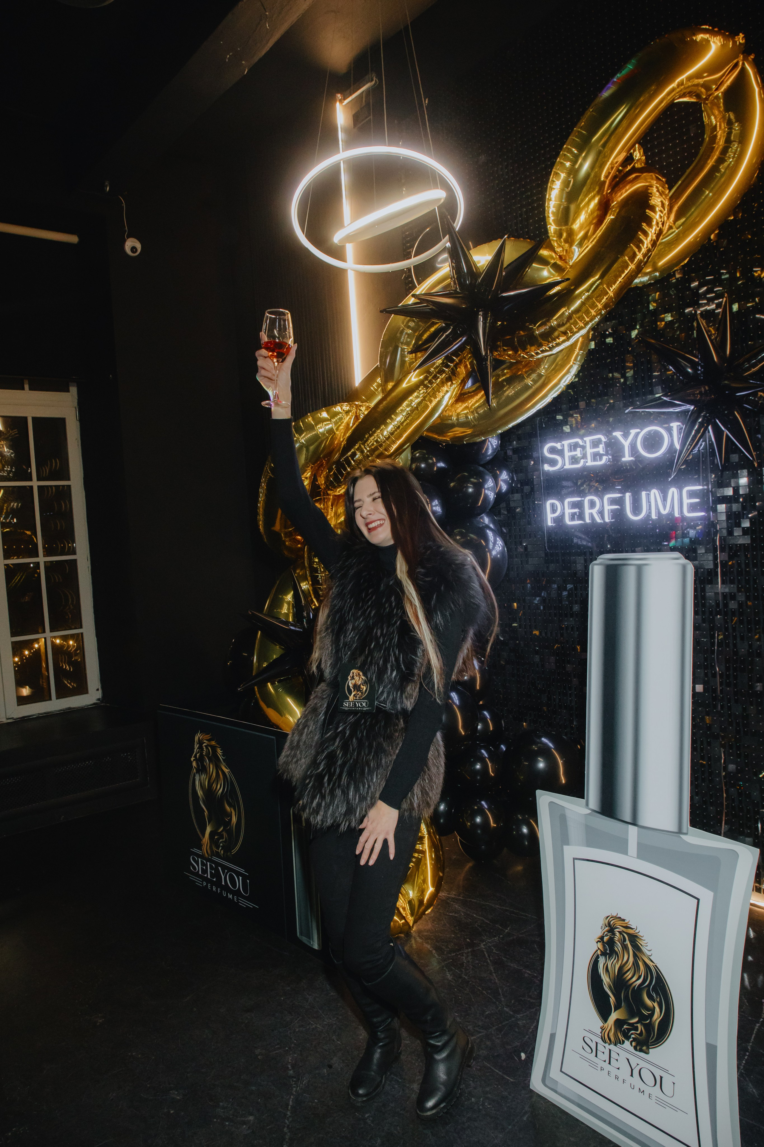 See `You Perfume. Фотограф в Москве и Санкт-Петербурге Дарина