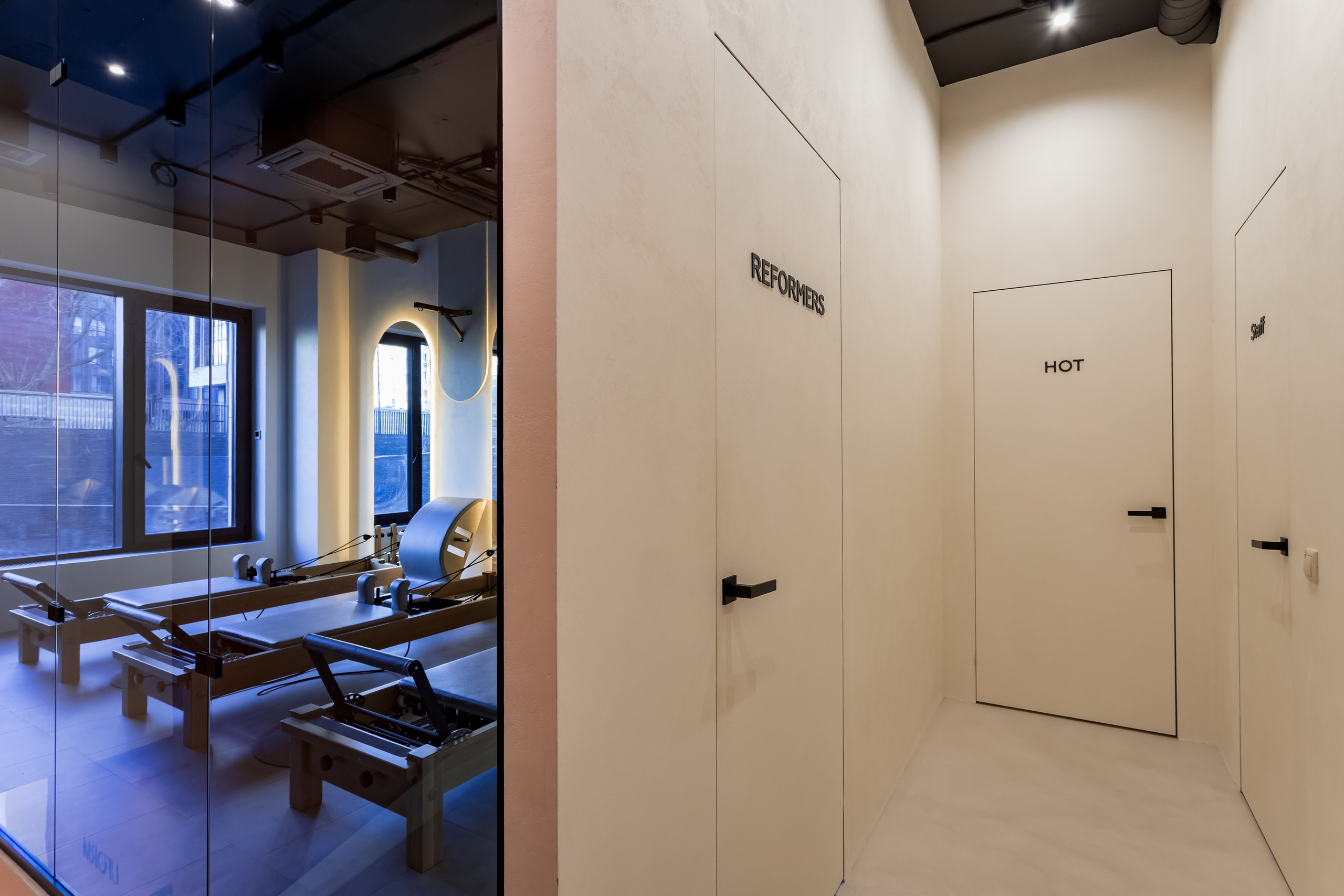 Фотосъемка для студии йоги Uform. Интерьеры, Контент, Портреты | Фотограф в Москве Дани Терно