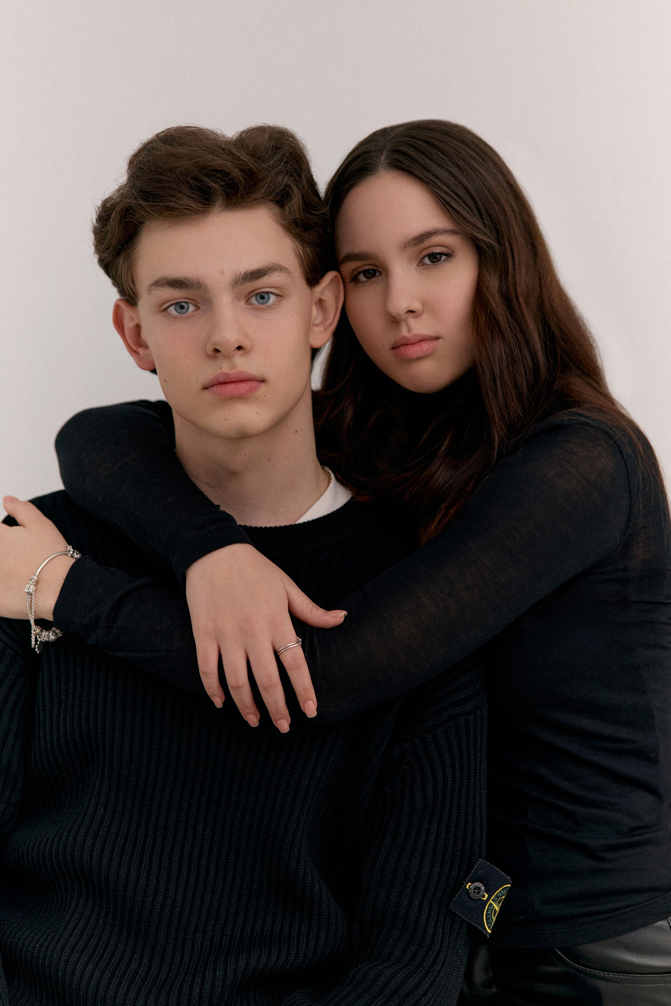 Лавстори в минималистично фотостудии. Сестры Карабаза. Фотографы и ретушеры в Москве и Санкт-Петербурге