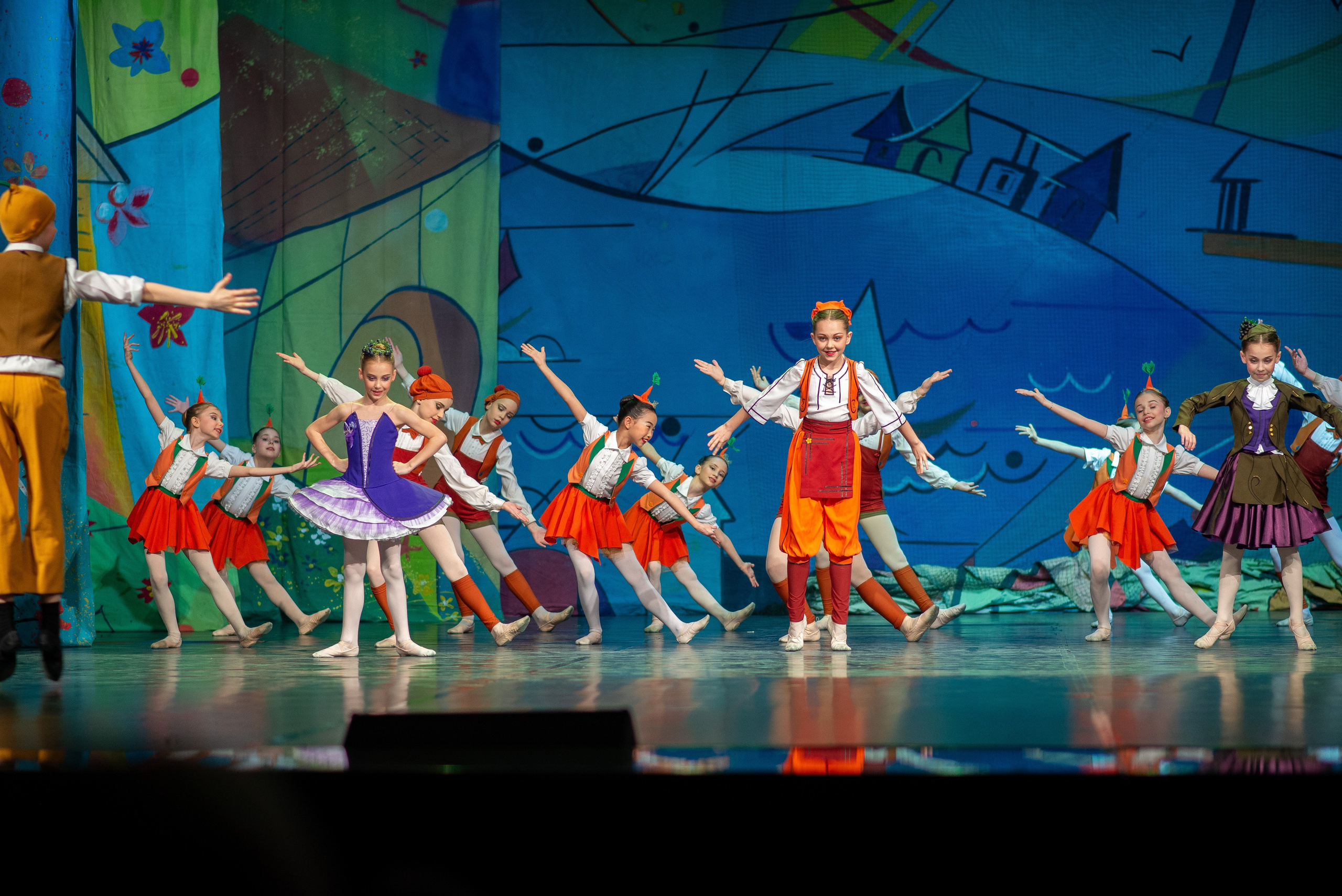 Выступление юных балерин. Семейный фотограф на выписку из роддома и крещение Минск Настя Гришук