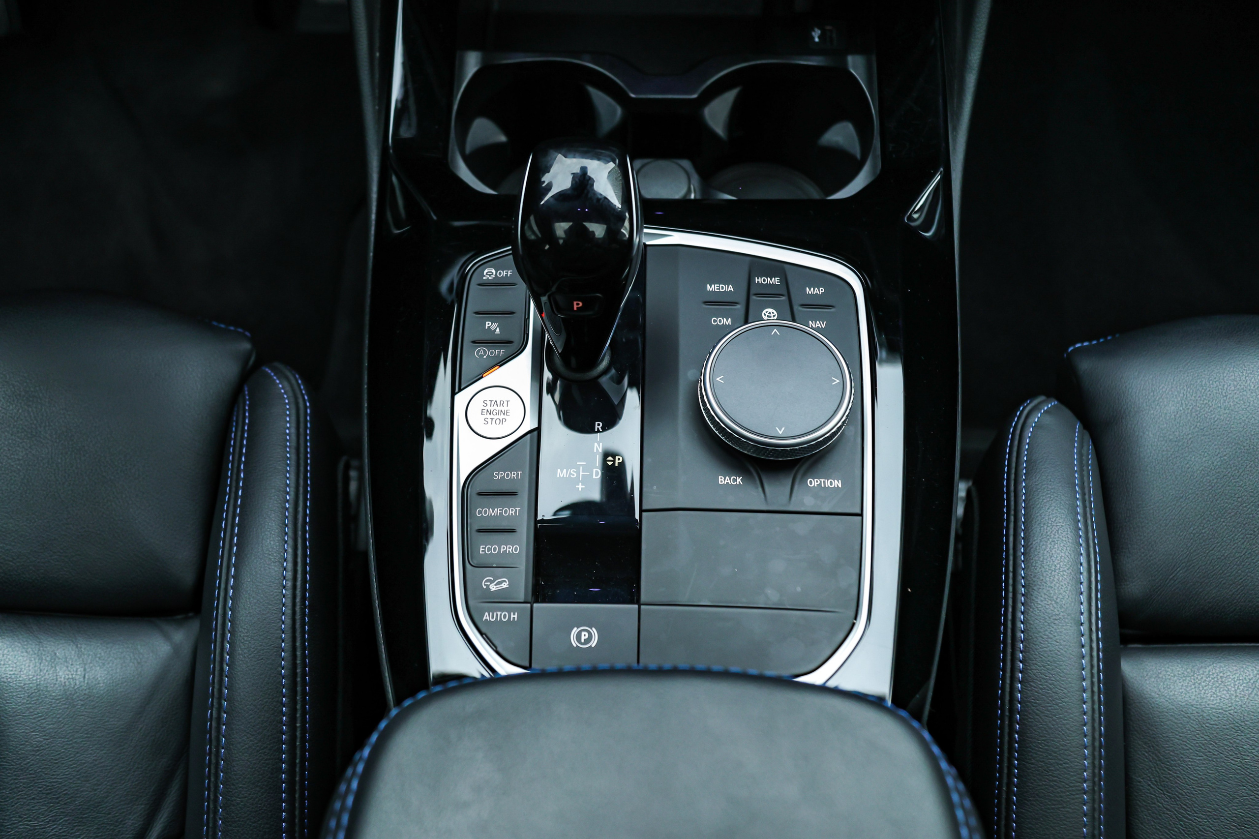 2021 BMW X4. Mixturecaptures