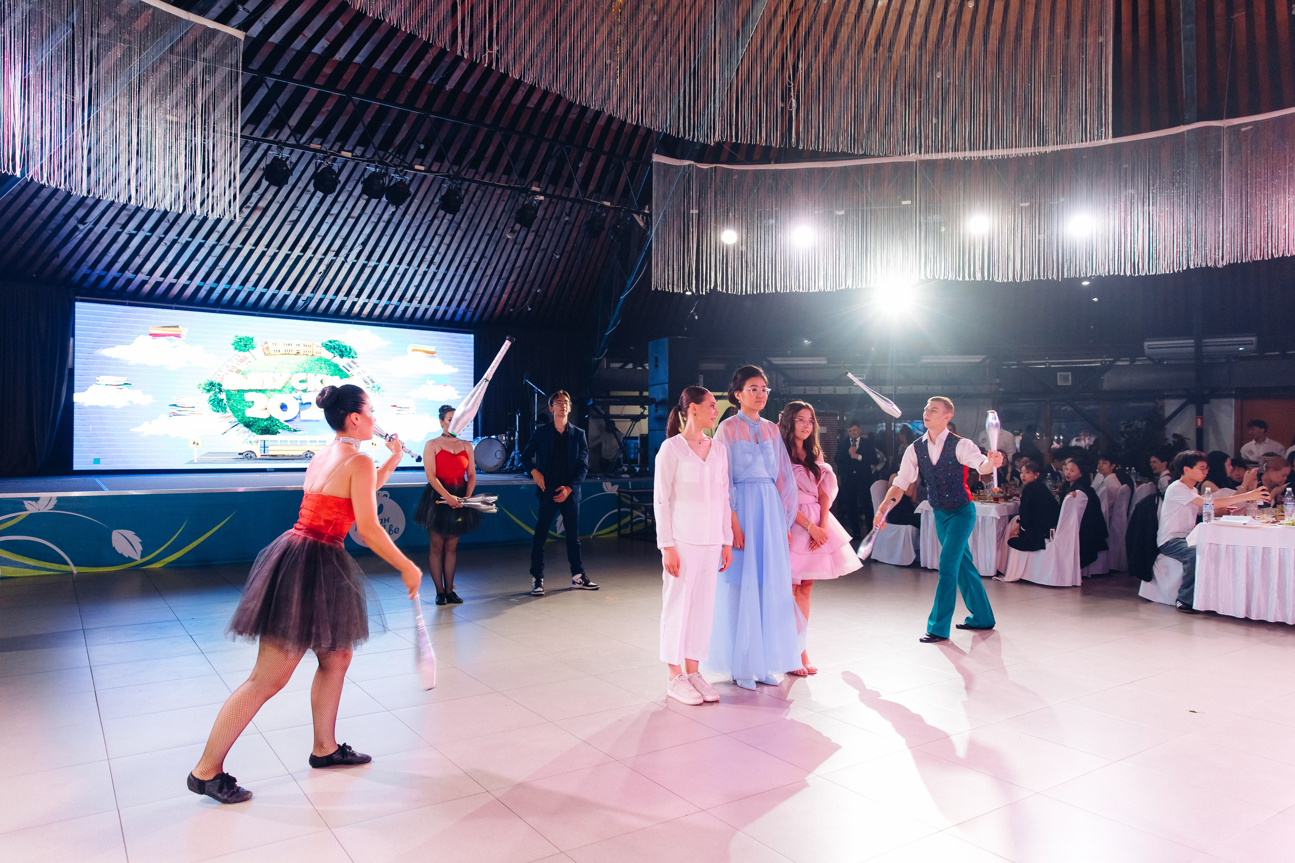 Выпускной вечер. 49 школа. Баран на корове. Свадебный и семейный фотограф в Улан-Удэ