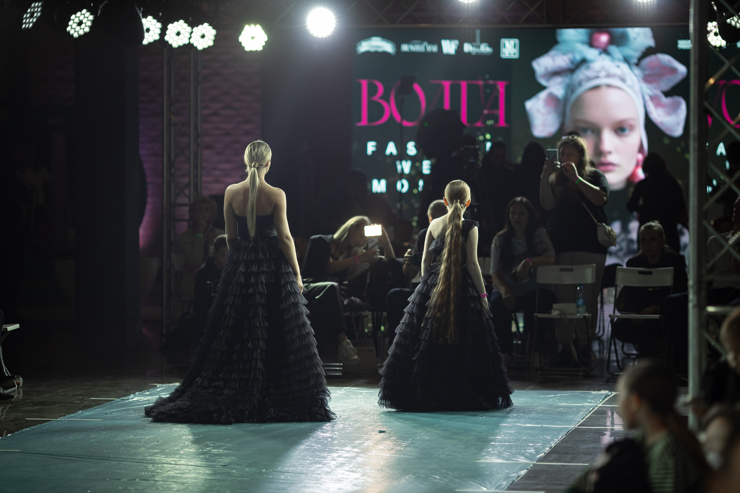 Бэкстейдж Показа | Volga Fashion Week. Фотограф брендов и бизнеса в Москве Алексей Сентюрин