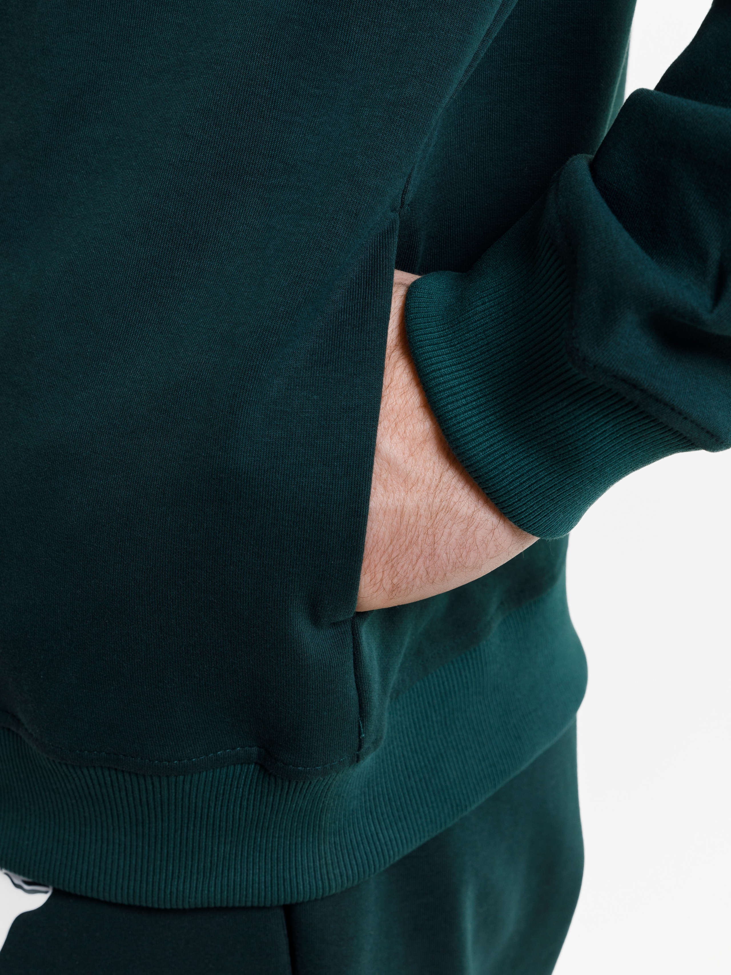 Съемка мужского спортивного костюма для Wildberries. СЕМЕЙНЫЙ И ПРЕДМЕТНЫЙ ФОТОГРАФ — ЛЕНА ГОНЧАР | КРАСНОДАР | МАЙКОП