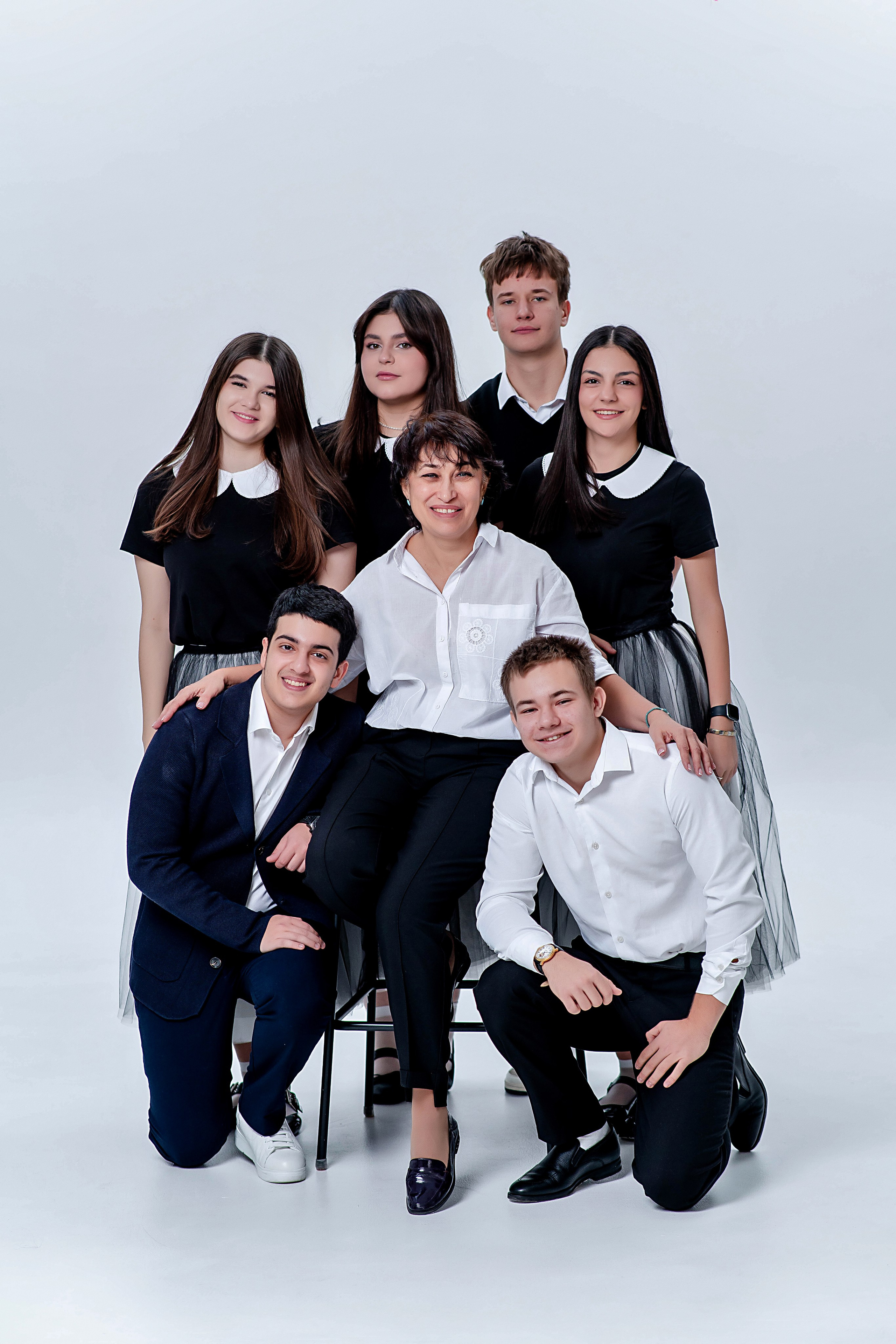 Фотосессия Гимназия № 14 класс 11Б ВЫПУСК 2025. Современные Выпускные Альбомы в Ростове-на-Дону