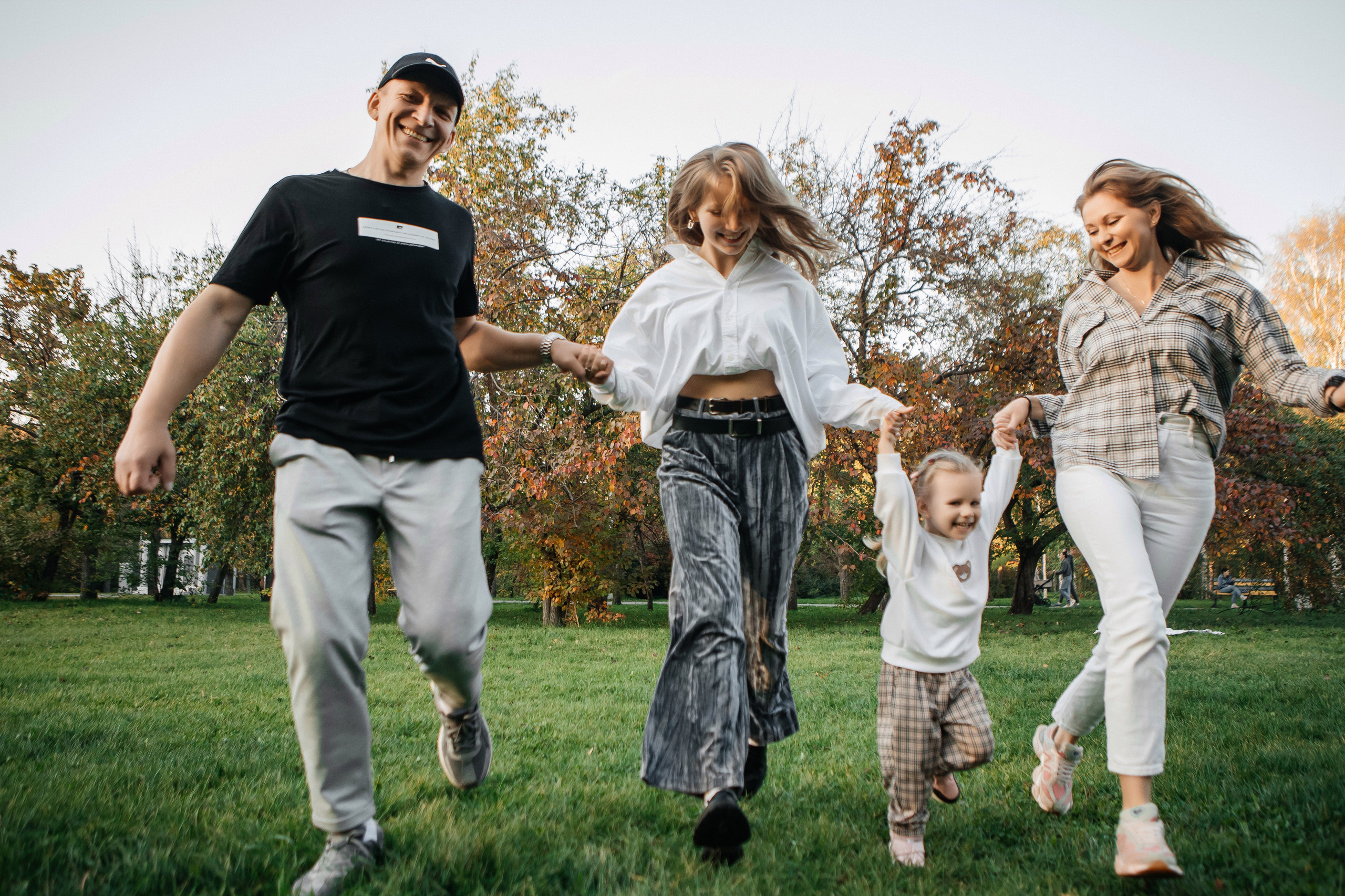 Семейная прогулочная фотосессия. Свадебный и семейный фотограф Ибрагимова Мария из Екатеринбурга