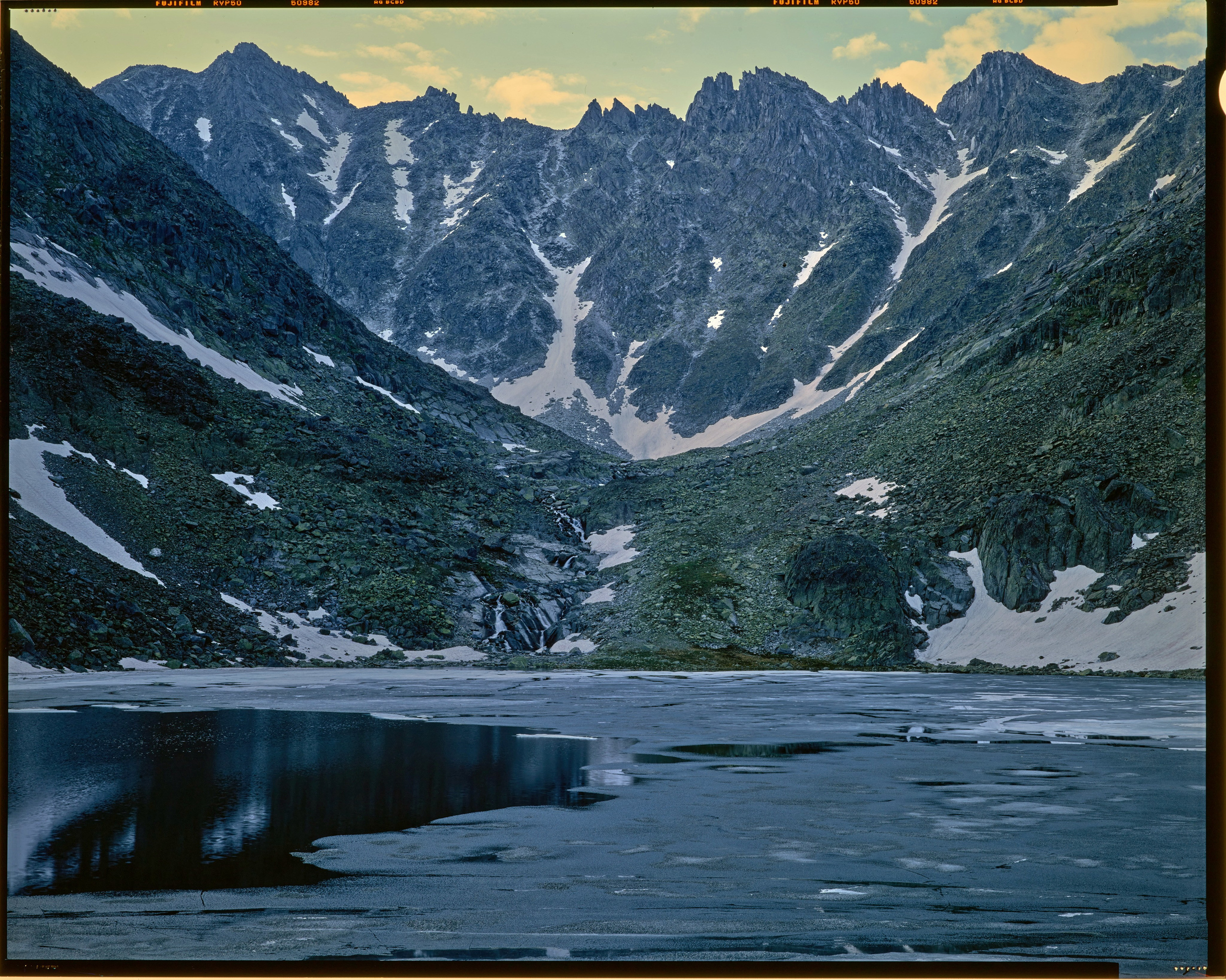 Полевая фотосъёмка форматными камерами. Multica. Мастерская камер большого формата