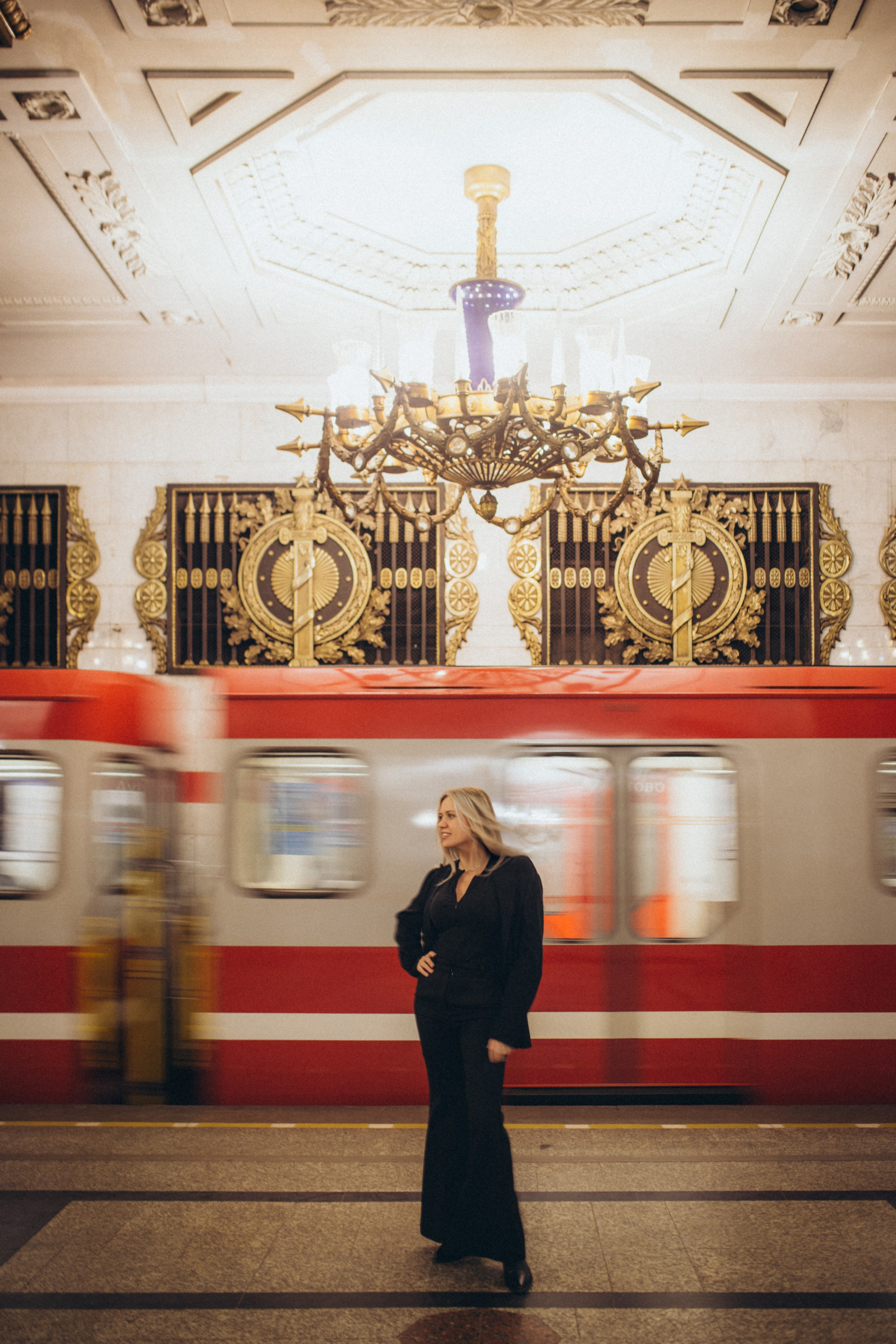 Катя и Кристина в метро. Klerout Photographer