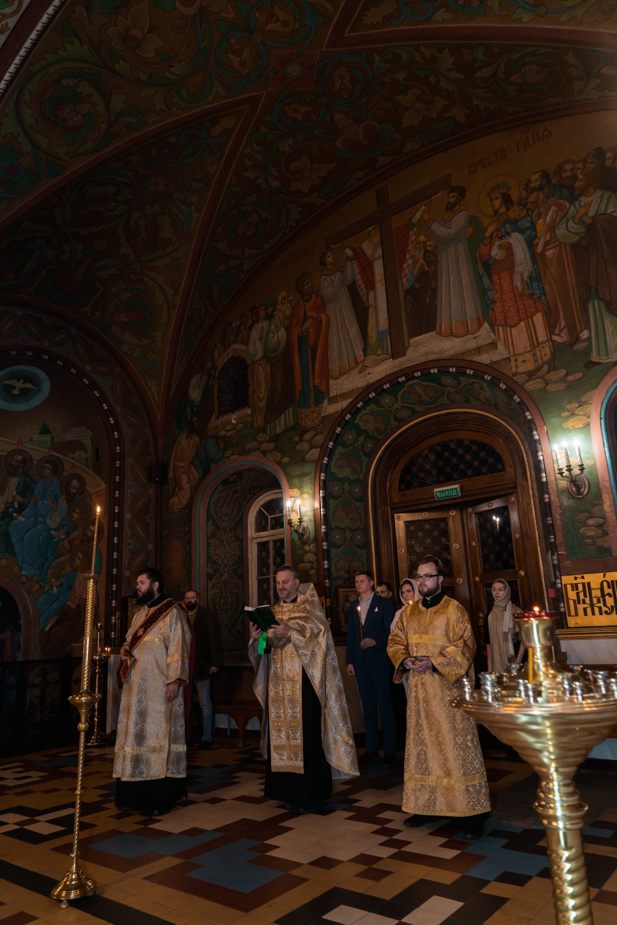 Венчание в храме Петра и Павла в Петергофе. Контент- фотограф, рилсмейкер в Санкт- Петербурге Елена Грие