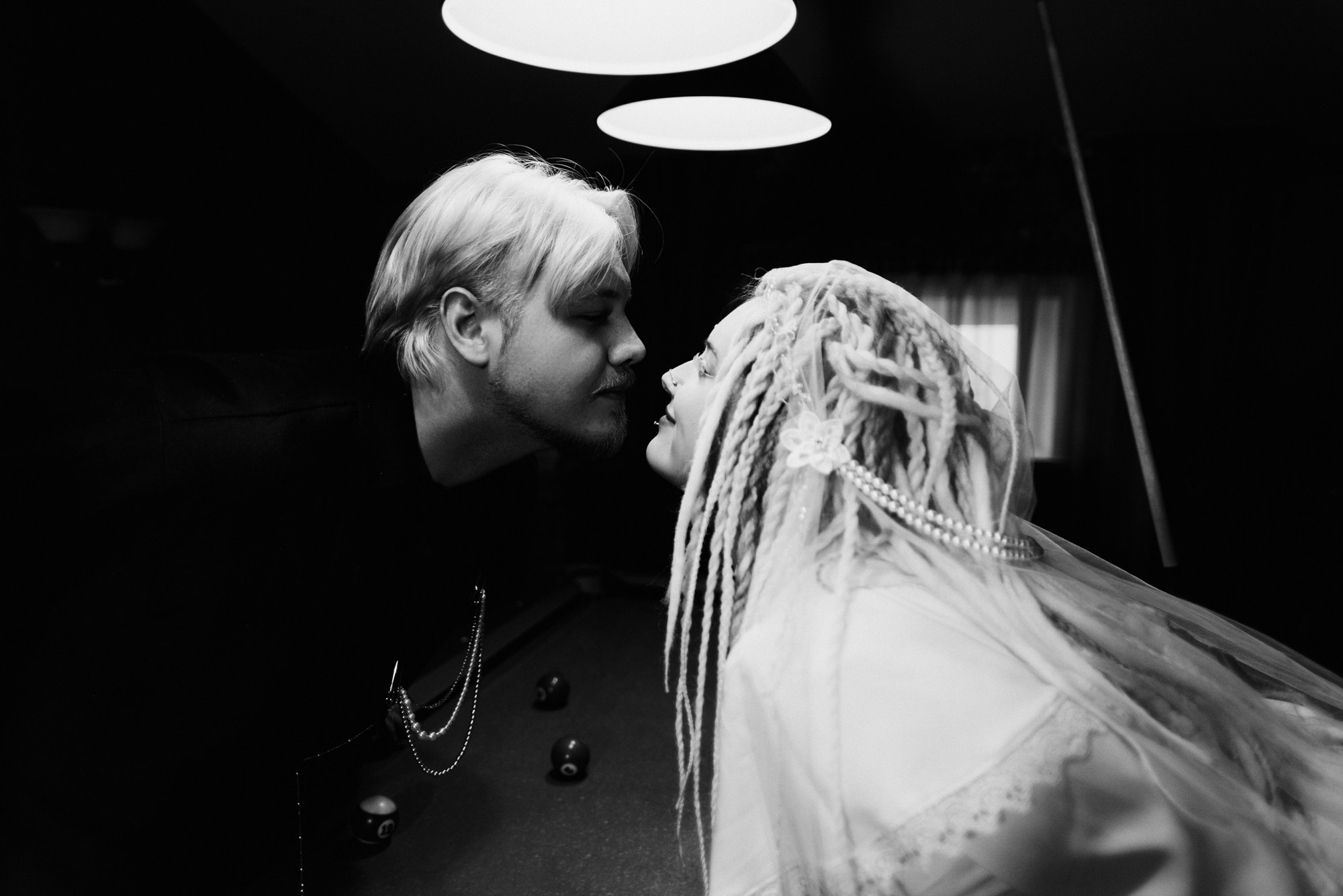 Свадьба для двоих в Тюмени — фотосессия в ЗАГСе, кафе и отеле. Портретный фотограф Тюмень Дарья Мустафина