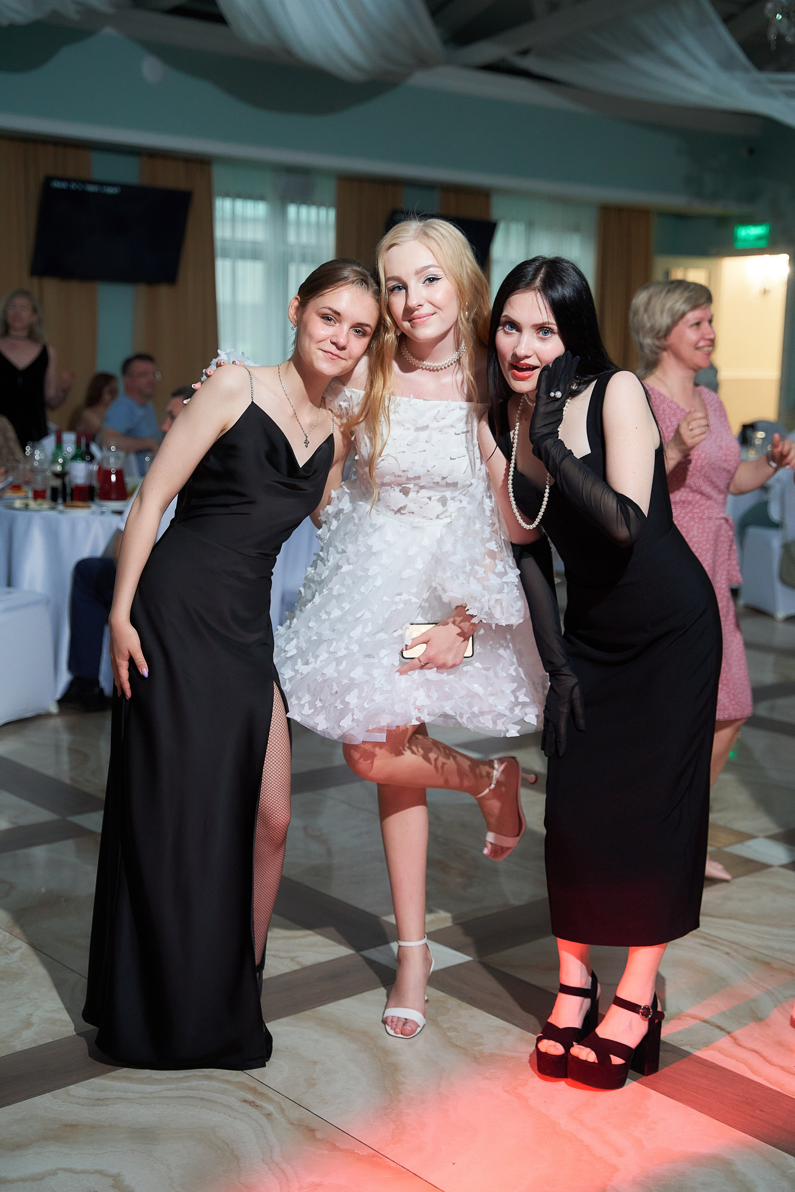 Фотограф на выпускной в школе. Видеосъёмка. Фотограф и видеограф в Екатеринбурге