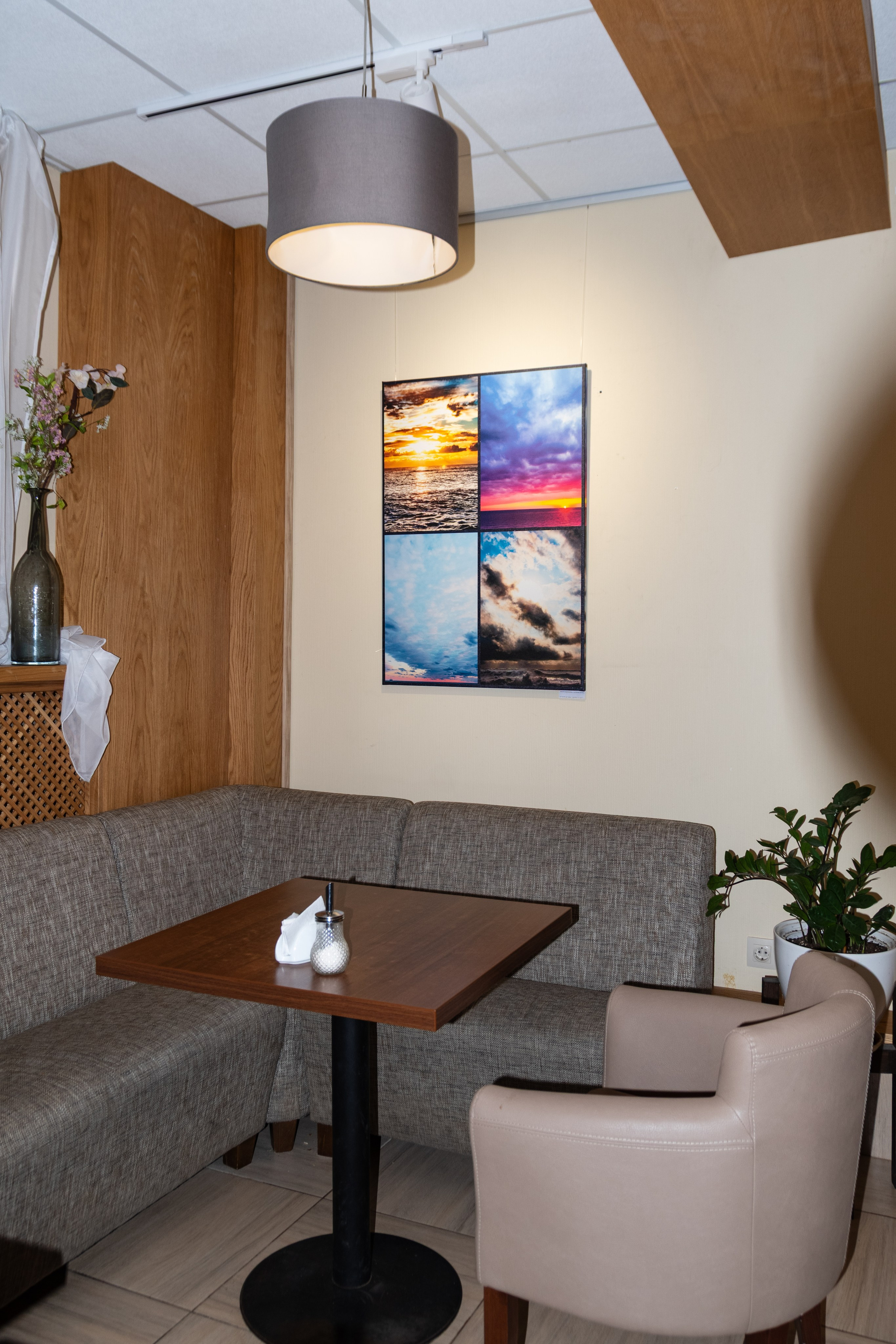 Фотовыставка в Доме книги Абракнигабра (Тверь). Фотограф — оформитель. Москва — Тверь