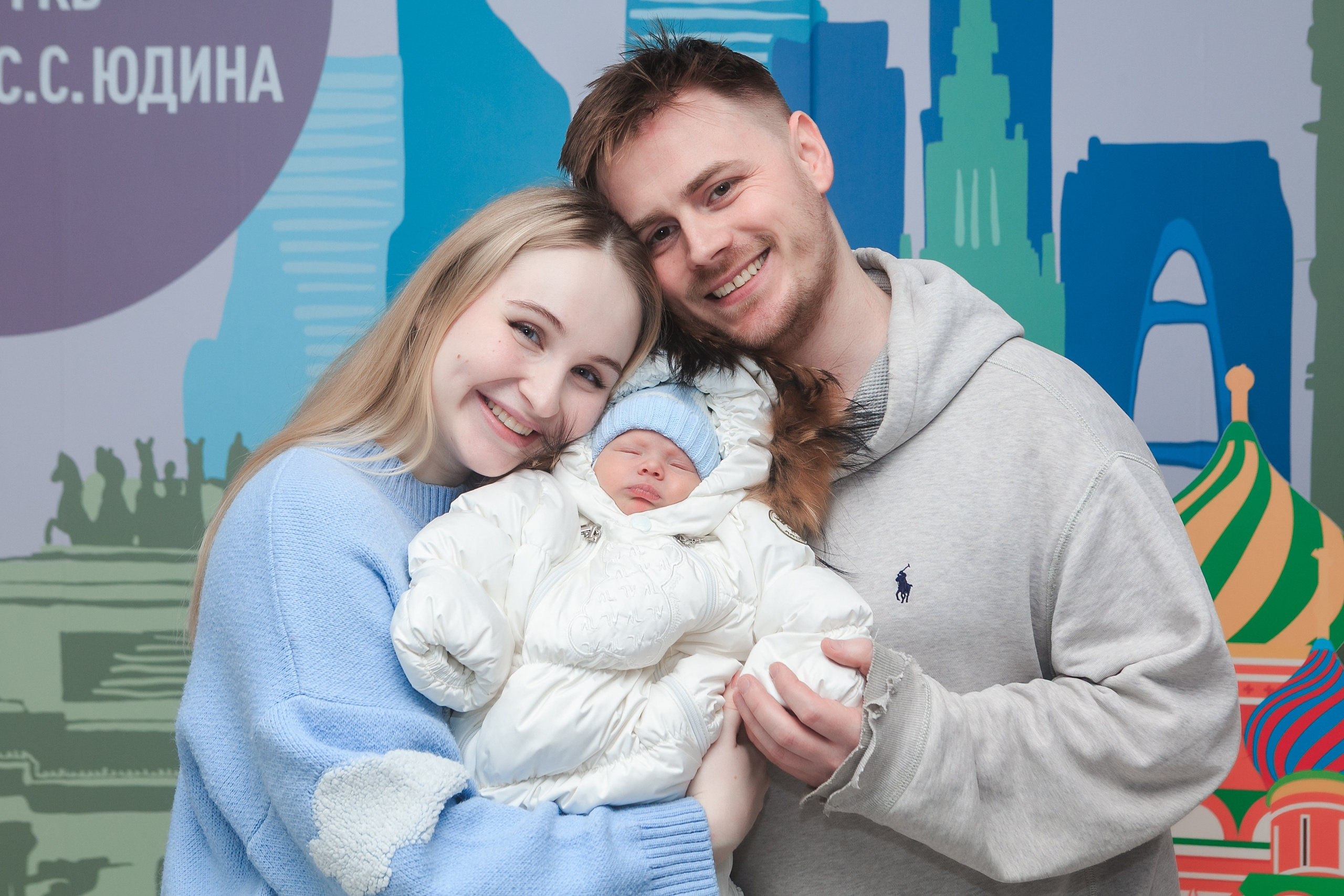 Съемка выписки из роддома 7 ГКБ Юдино Москва. Фотосъемка выписки из роддома в Москве, заказать фотографа на выписку ньюборн съемка в роддоме newborn фотограф в Юдино