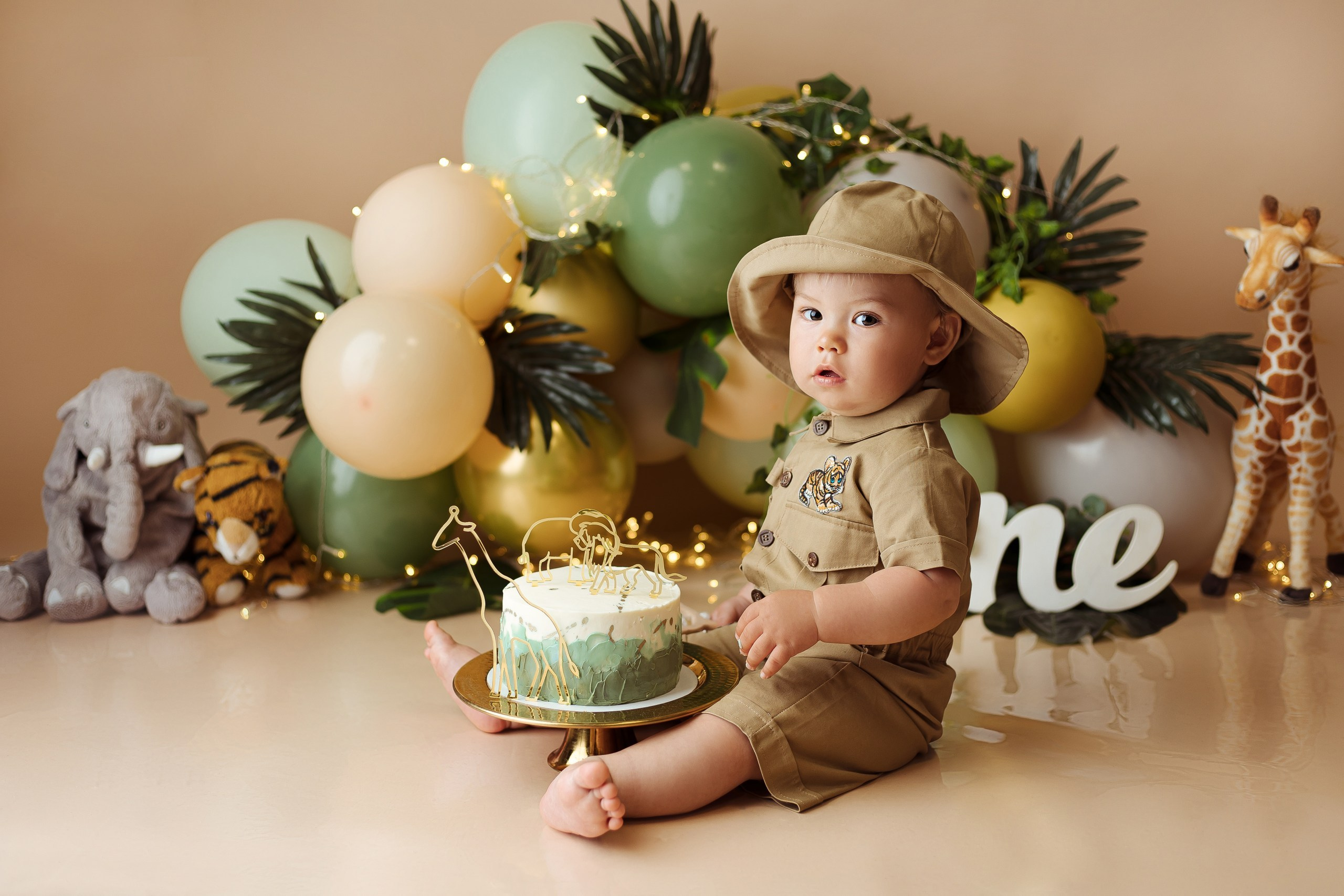 Праздничное оформление. Фотограф беременности, новорожденных Москва. годики под ключ