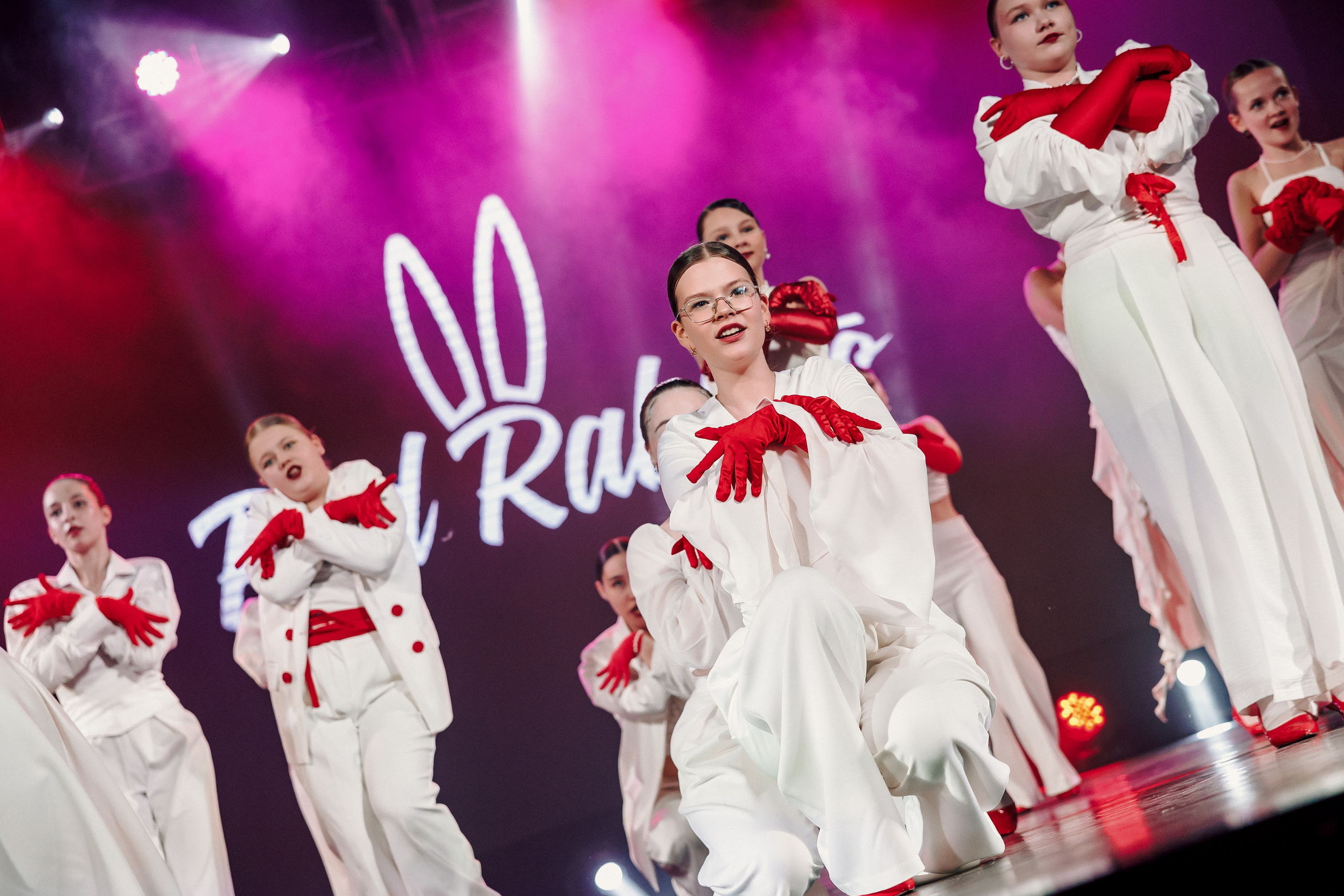 Отчётный концерт танцевальной школы «Red Rabbits» 2025. Лёшка Варзегов — фотограф