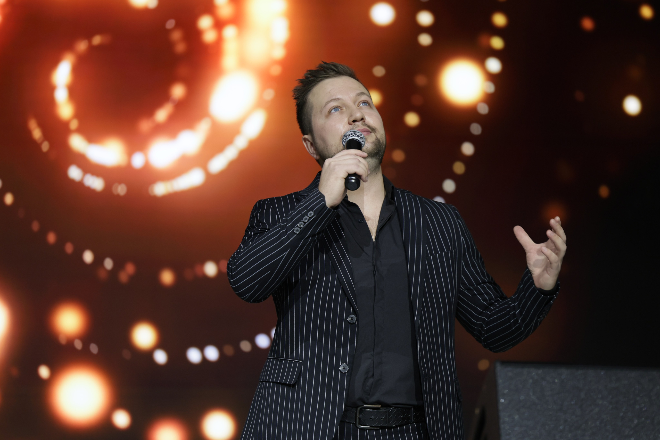 Прыжок длиною в жизнь. Фотограф свадебный, репортажный, индивидуальный, фото для маркетплейсов, брендов, автосалонов