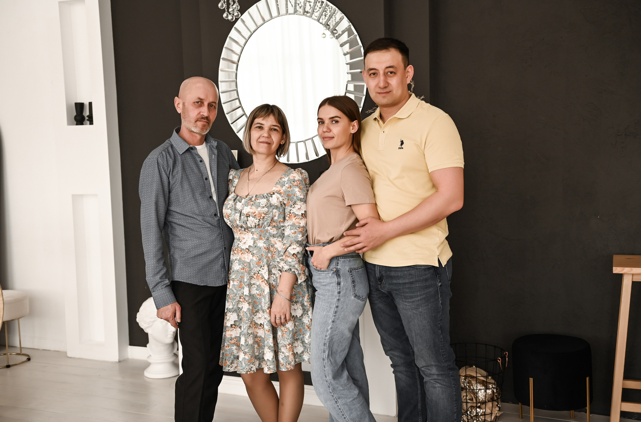 Семейная студийная  фотосессия 2. Свадебный, семейный, детский, контент фотограф в Омске Максим Ильин