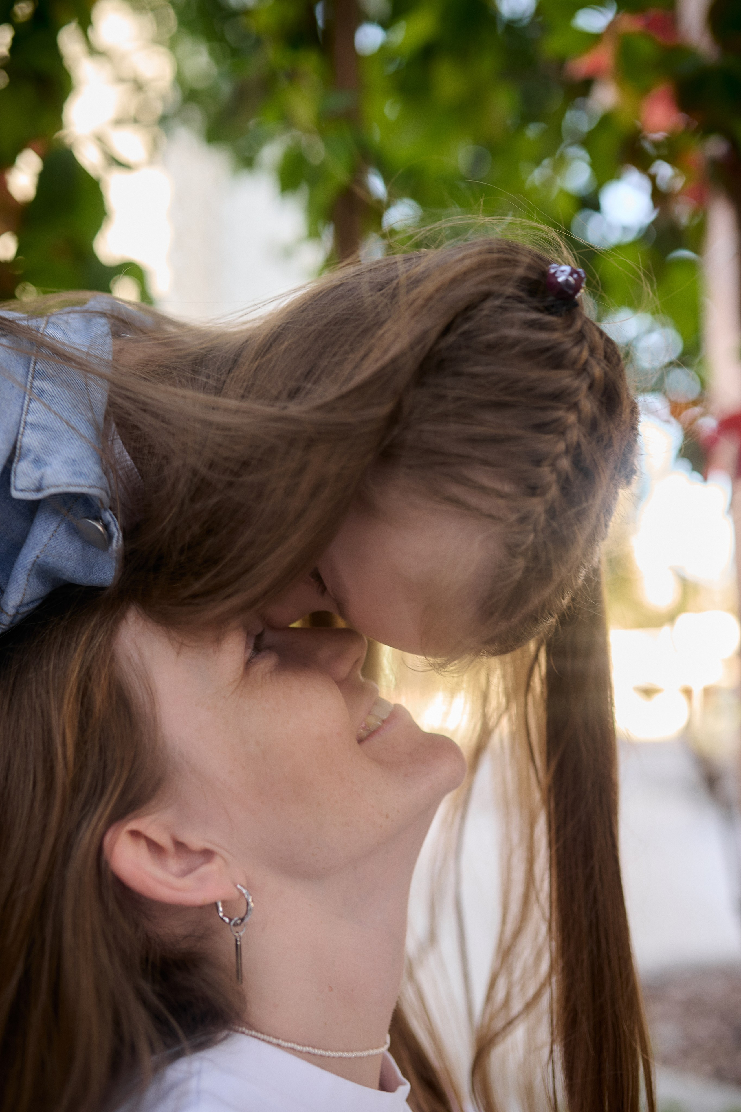 Катя и Ника. Прогулка по Новому Арбату. Семейный и свадебный lifestyle-фотограф в Москве Мария Петрова