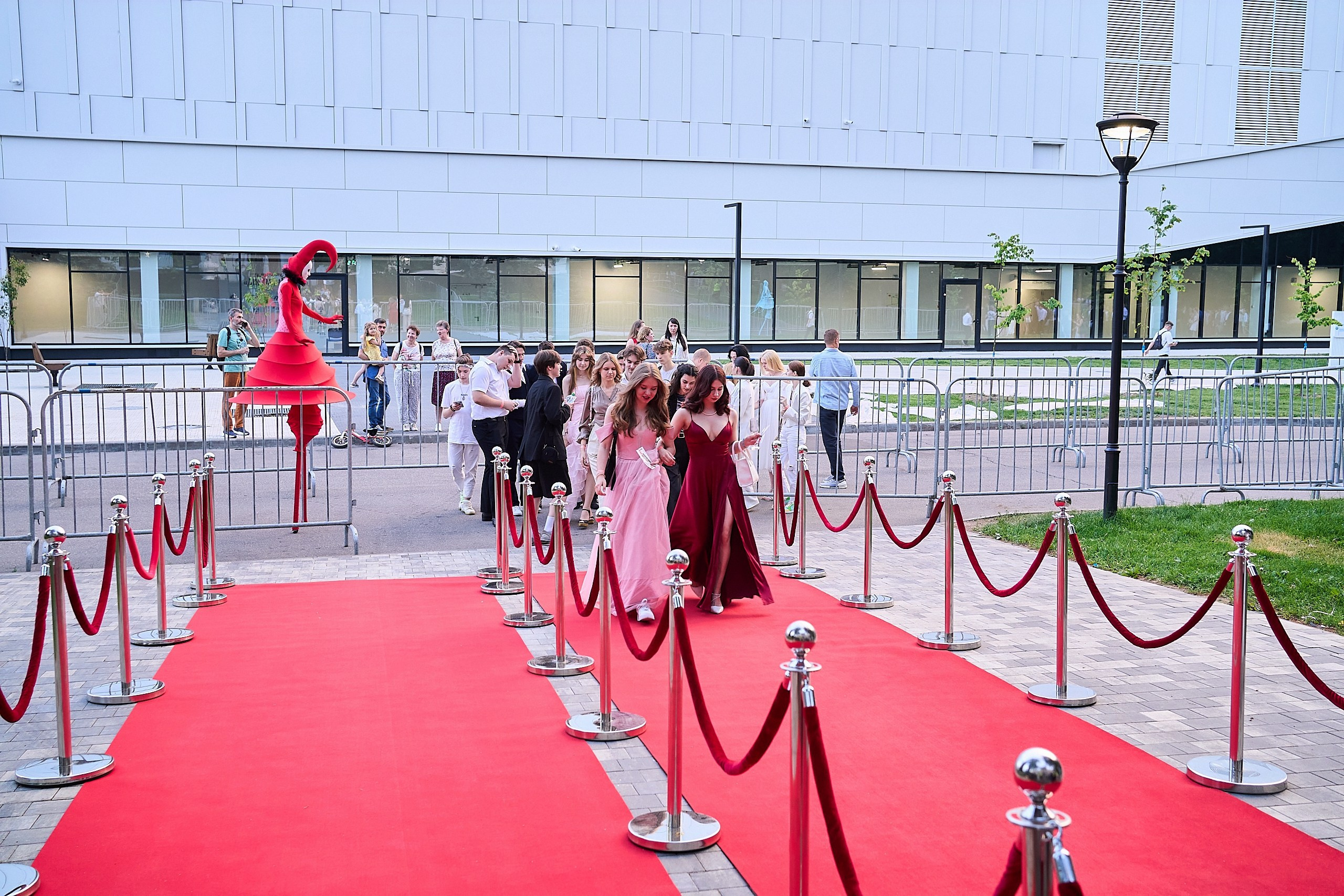 Выпускной 2024 концертный зал Академия ВТБ. Фотограф и Видеограф в Москве. Олег Корушев