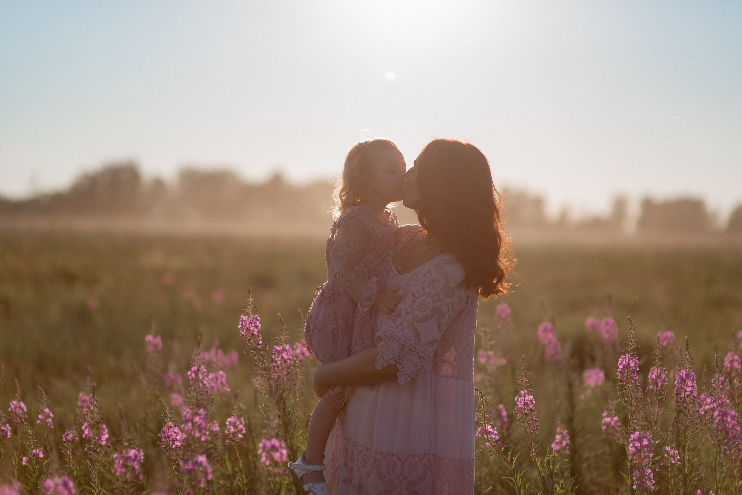 В цветущих полях. Свадебный фотограф Тюмень Анастасия Битная