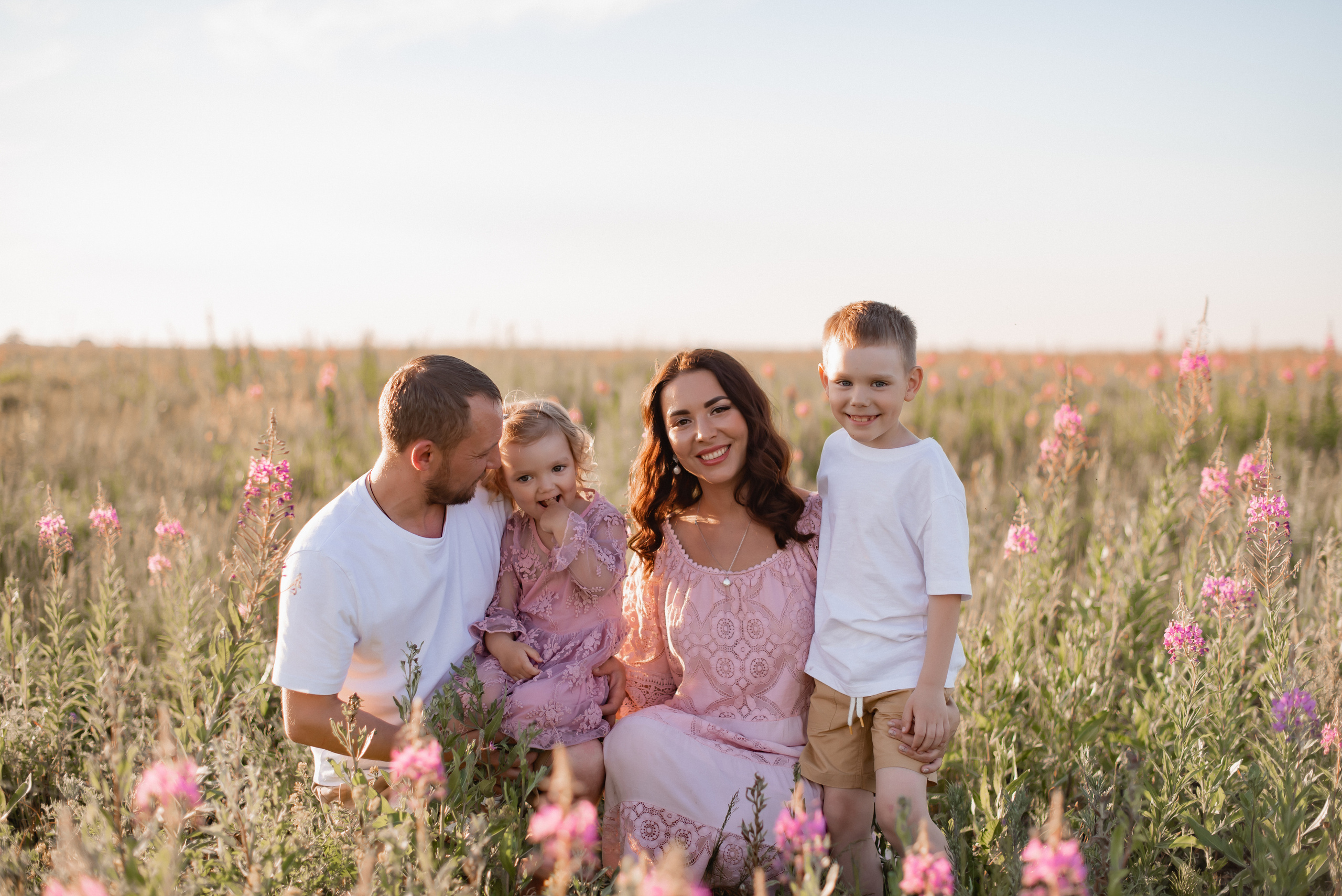 В цветущих полях. Свадебный фотограф Тюмень Анастасия Битная