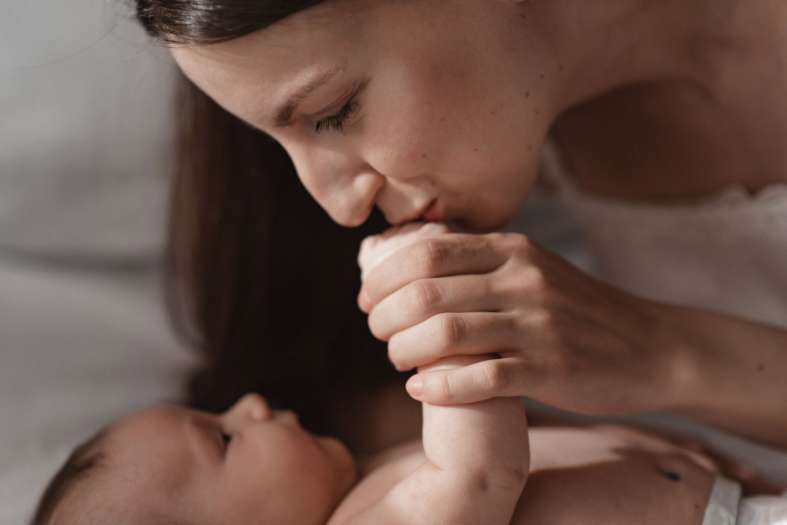 Домашняя съемка с новорожденным малышом дома. Свадебный фотограф Тюмень Анастасия Битная