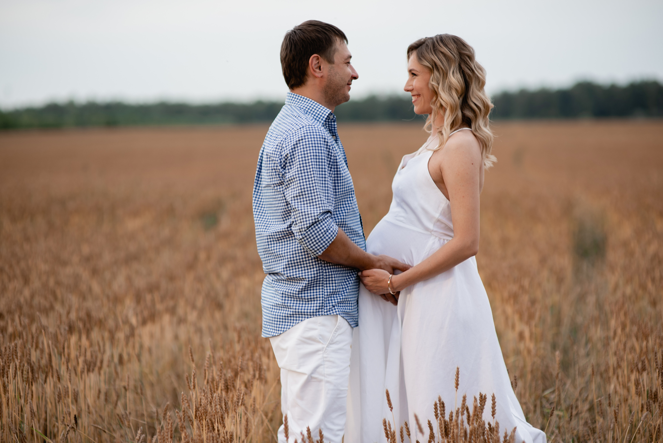 Анастасия со своей семьей в ожидании чуда. Свадебный фотограф Тюмень Анастасия Битная