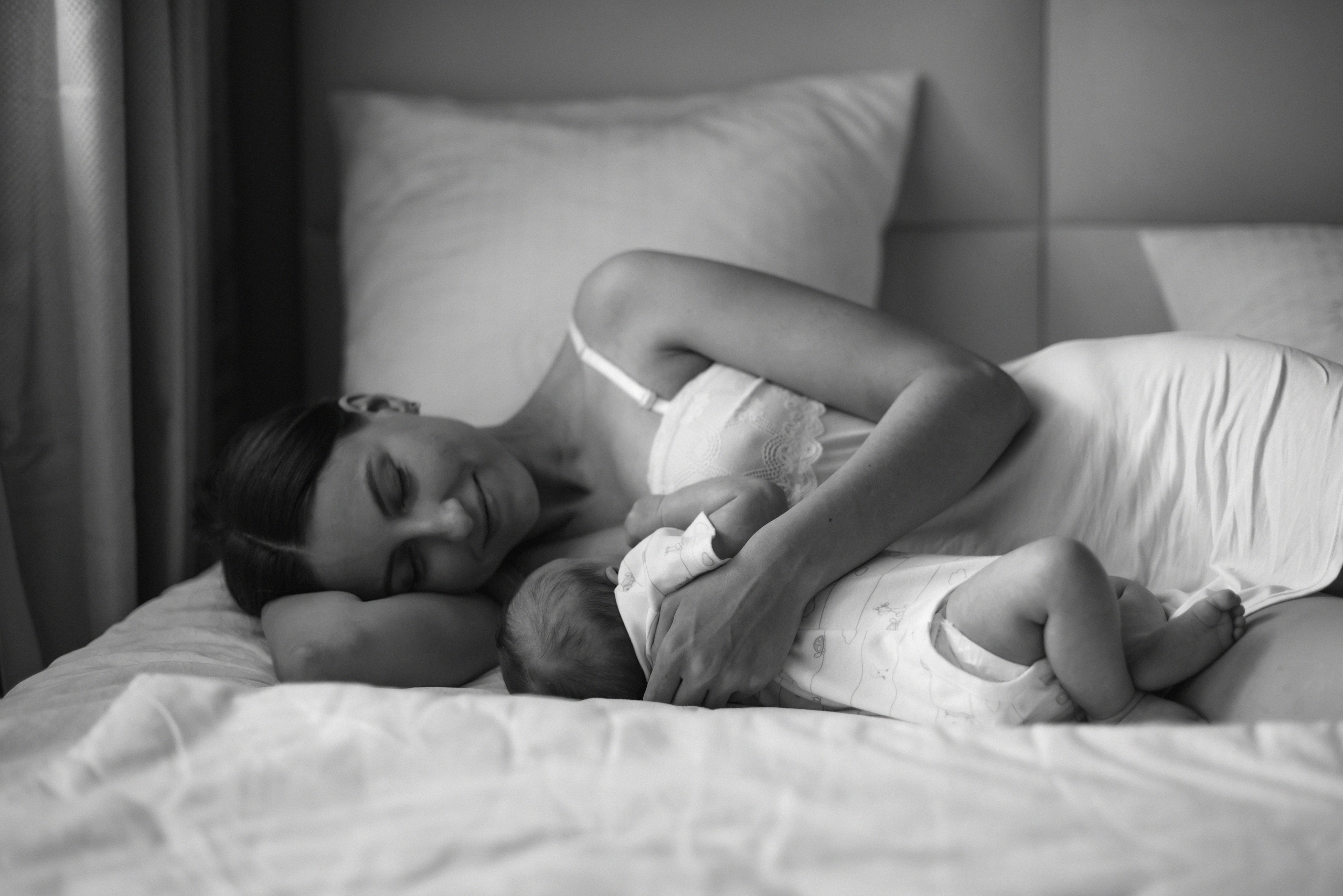 Домашняя съемка с новорожденным малышом дома. Свадебный фотограф Тюмень Анастасия Битная