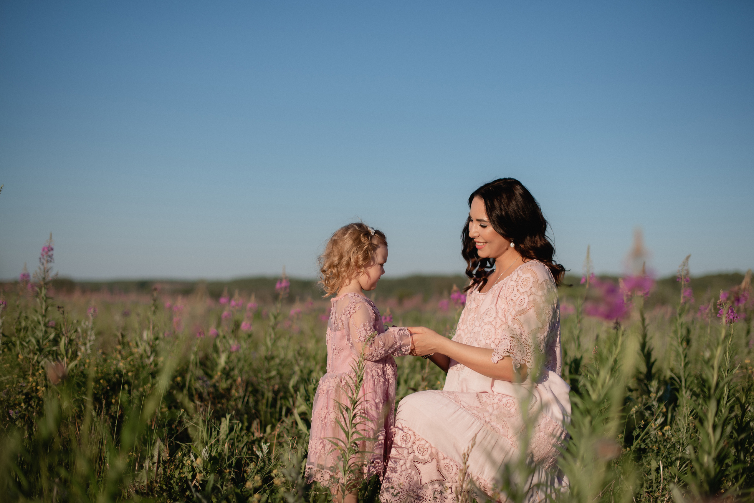 В цветущих полях. Свадебный фотограф Тюмень Анастасия Битная