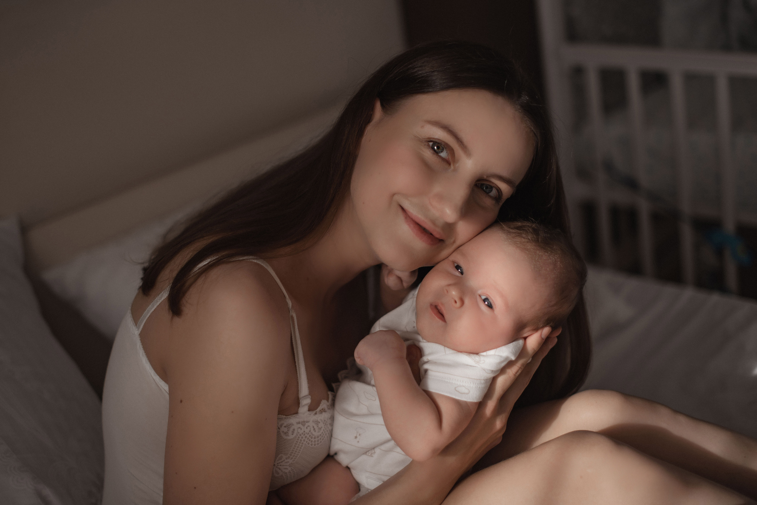 Домашняя съемка с новорожденным малышом дома. Свадебный фотограф Тюмень Анастасия Битная