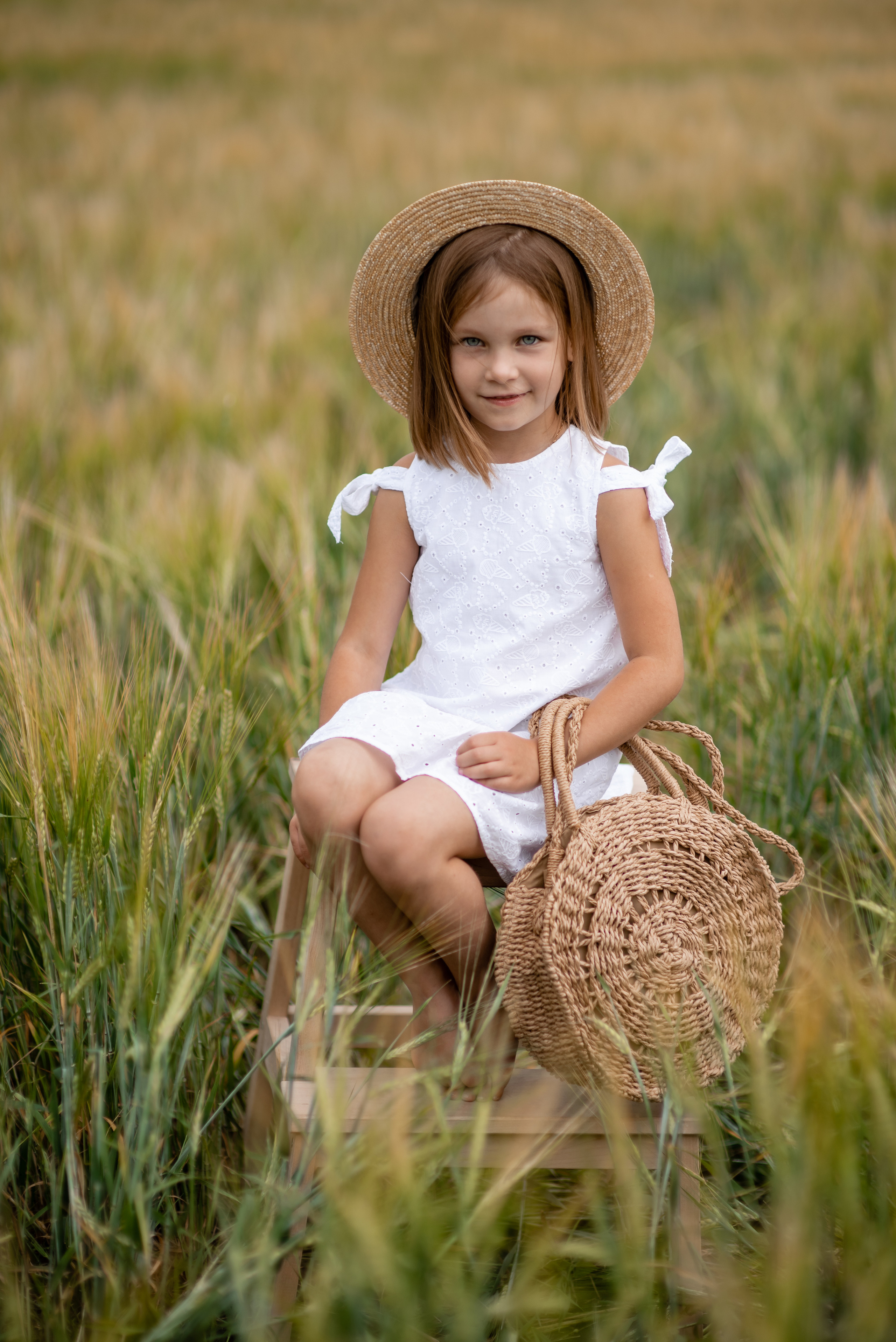 Семейная фотосессия в полях). Свадебный фотограф Тюмень Анастасия Битная