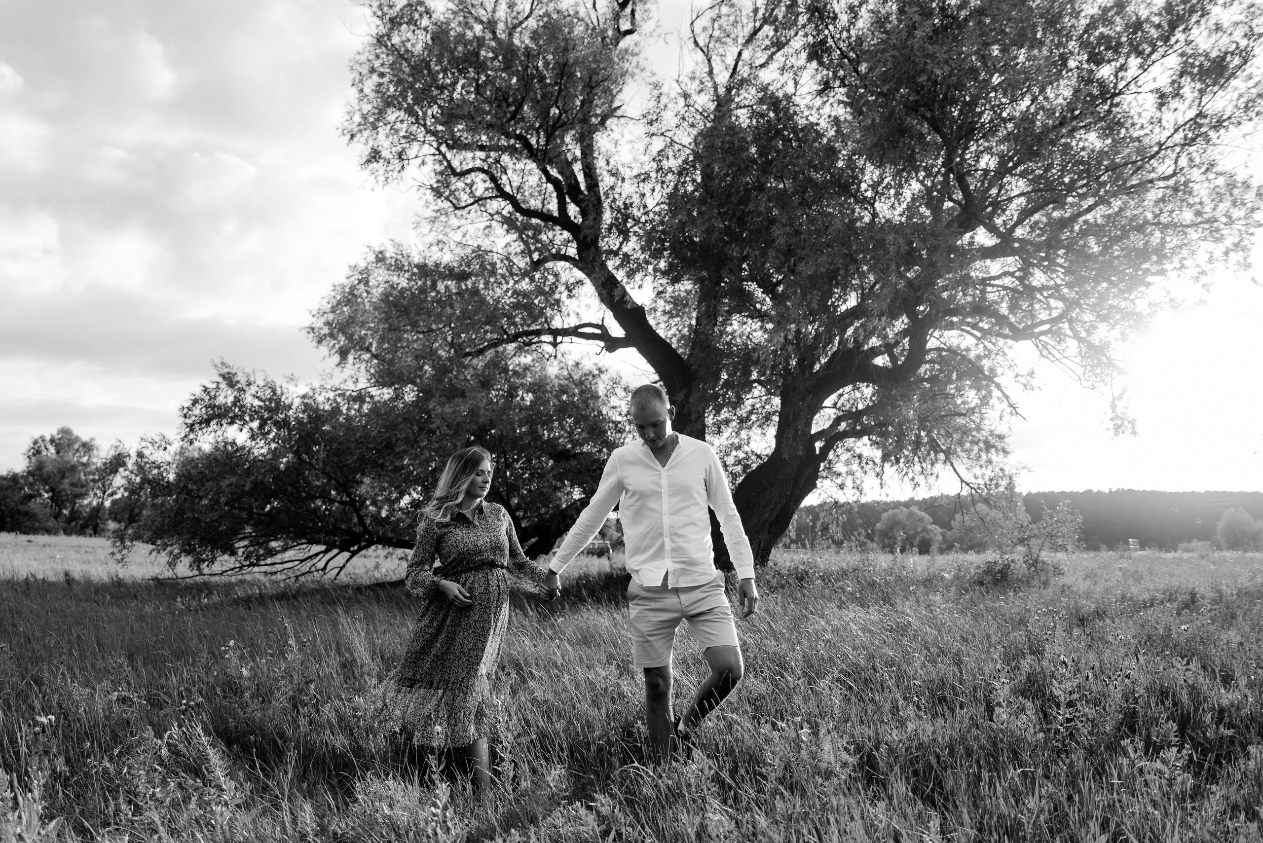 В ожидании, съемка в поле. Свадебный фотограф Тюмень Анастасия Битная