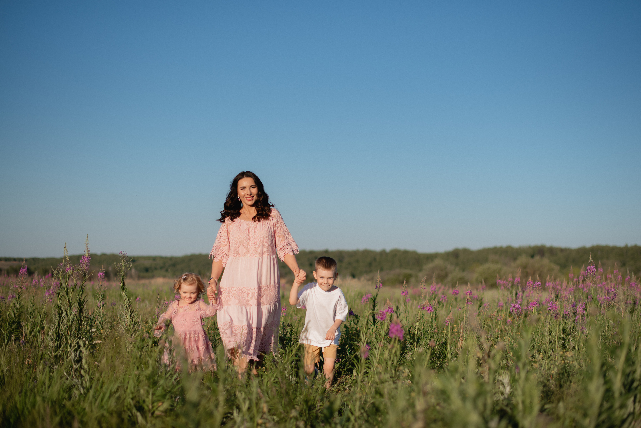 В цветущих полях. Свадебный фотограф Тюмень Анастасия Битная