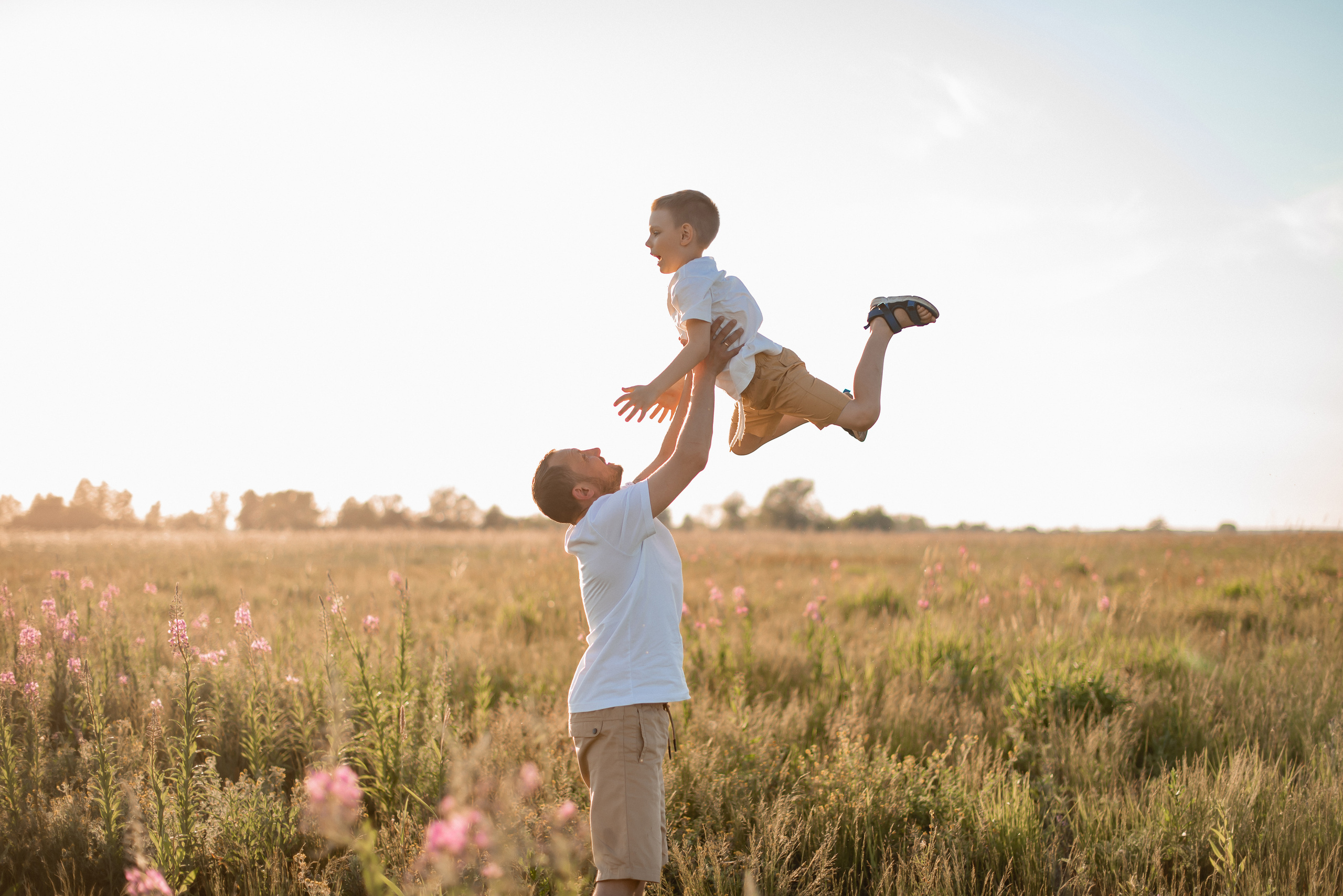 В цветущих полях. Свадебный фотограф Тюмень Анастасия Битная