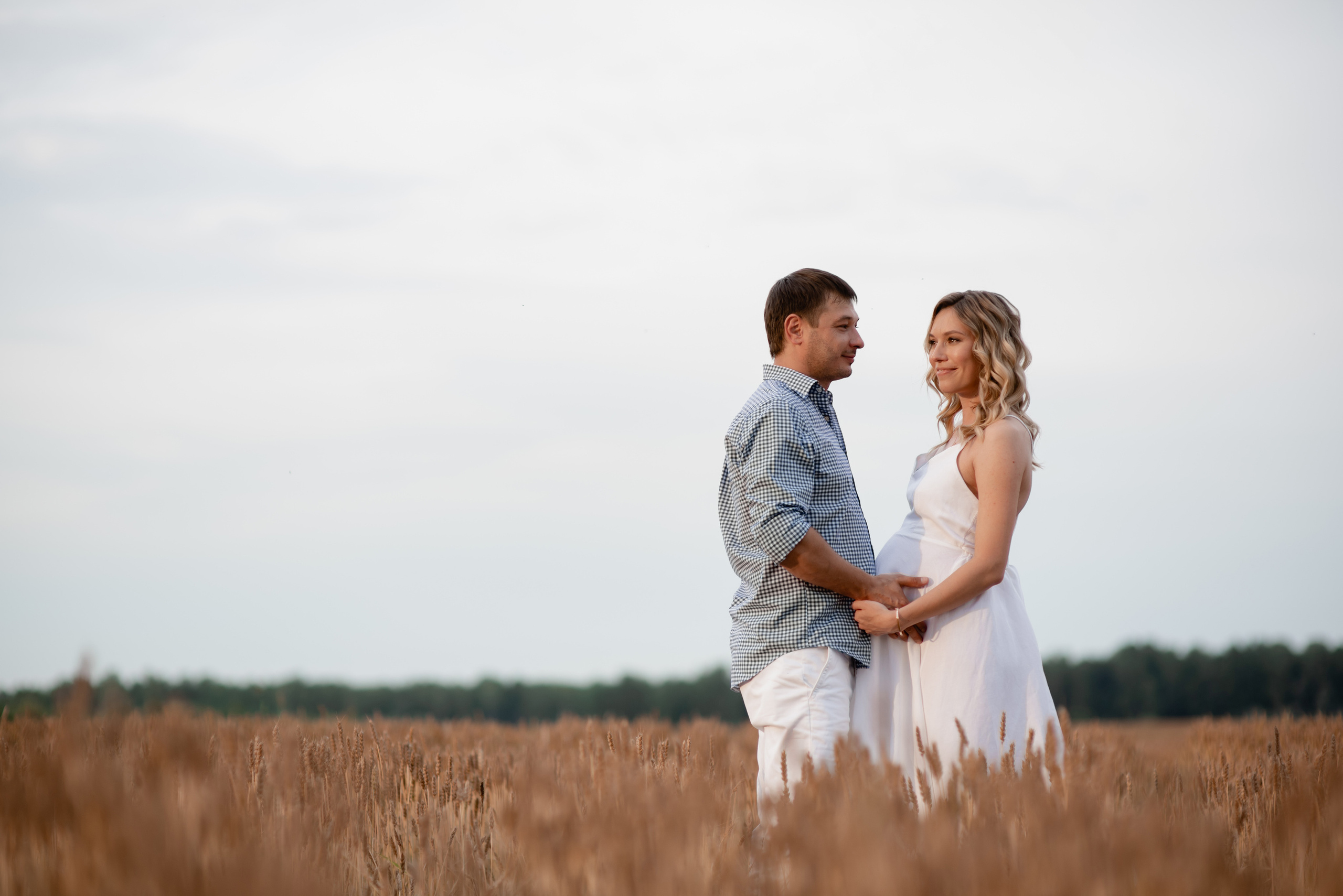 Анастасия со своей семьей в ожидании чуда. Свадебный фотограф Тюмень Анастасия Битная