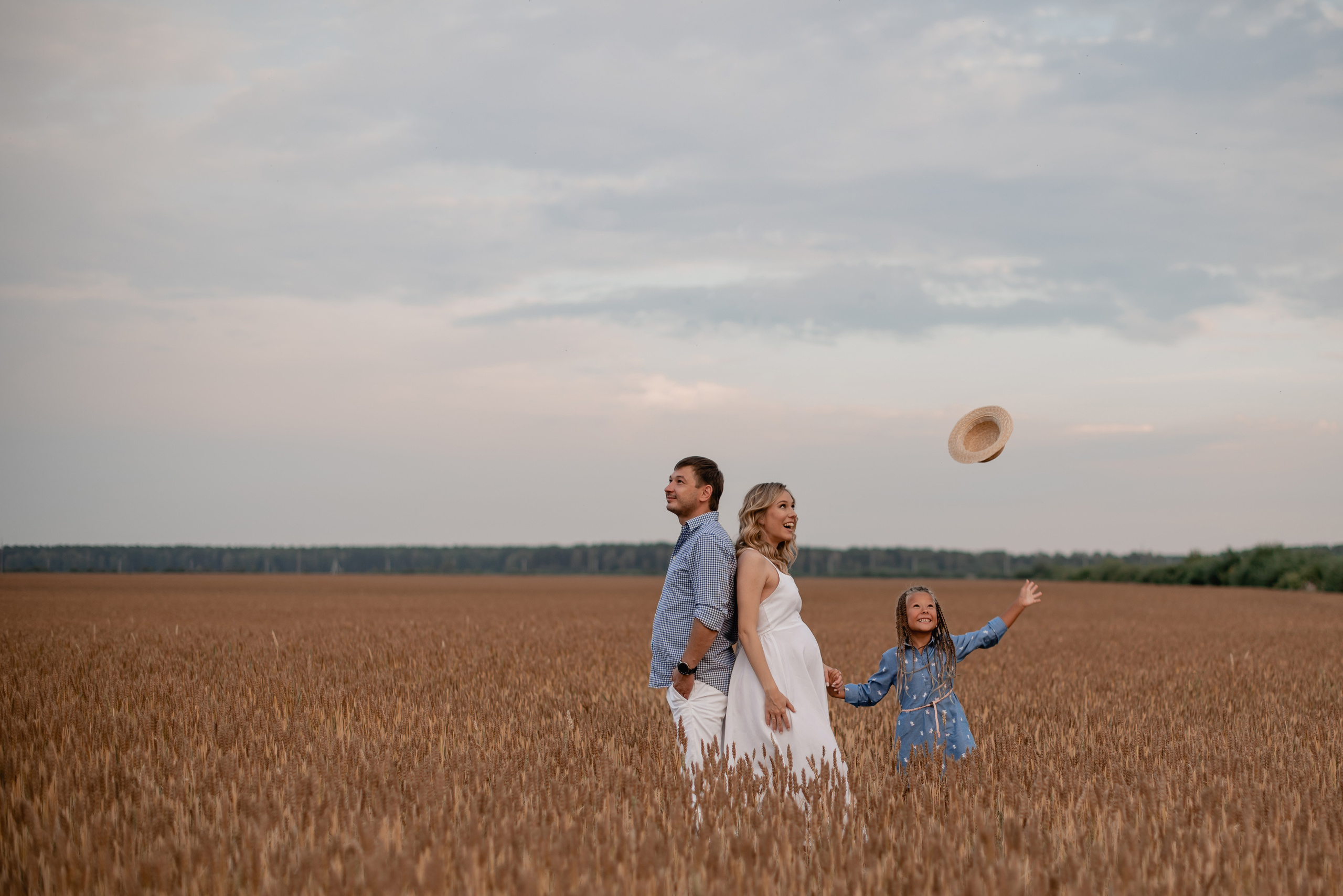 Анастасия со своей семьей в ожидании чуда. Свадебный фотограф Тюмень Анастасия Битная